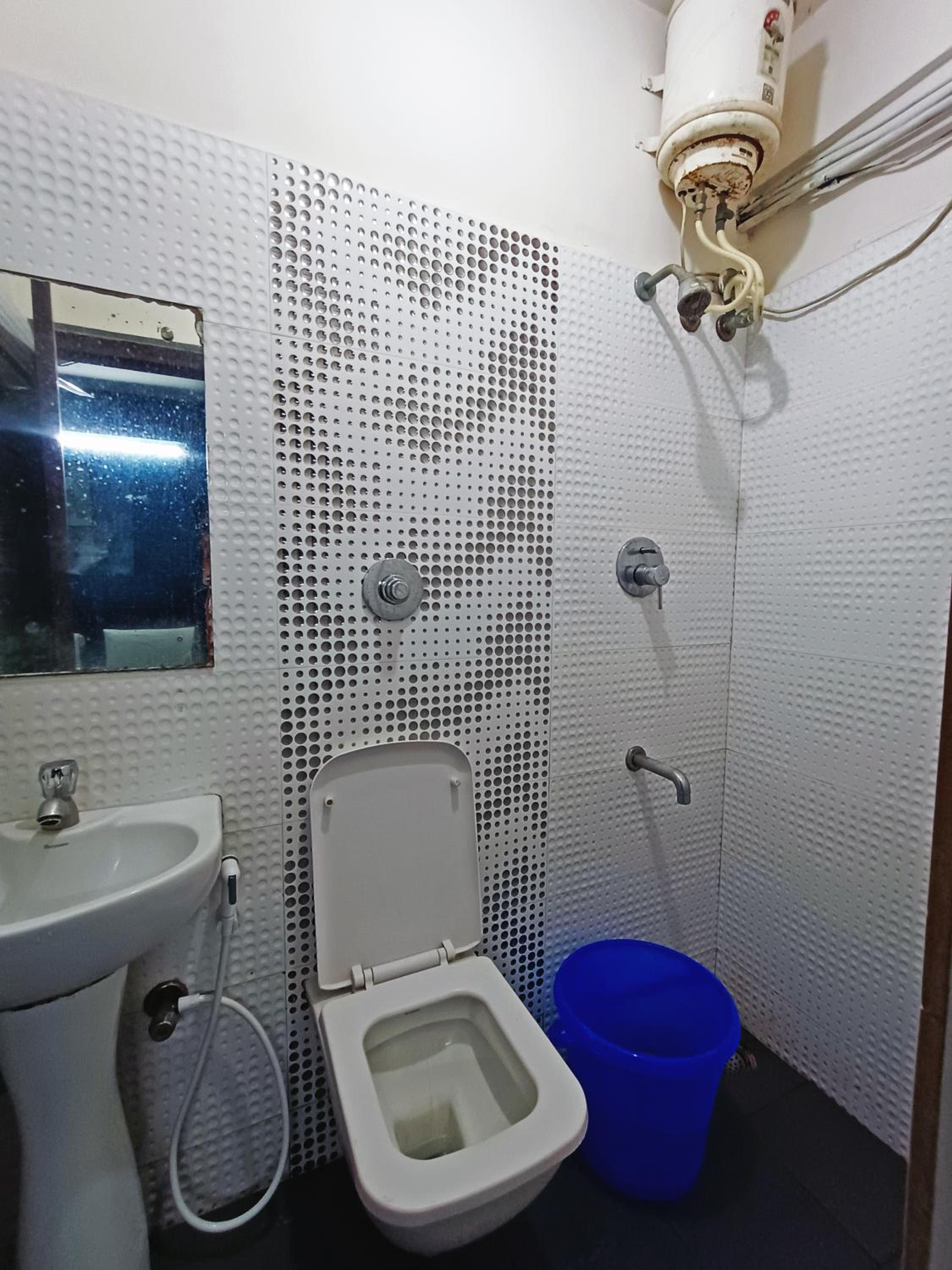 Standard Double Room with Fan - Photo 9
