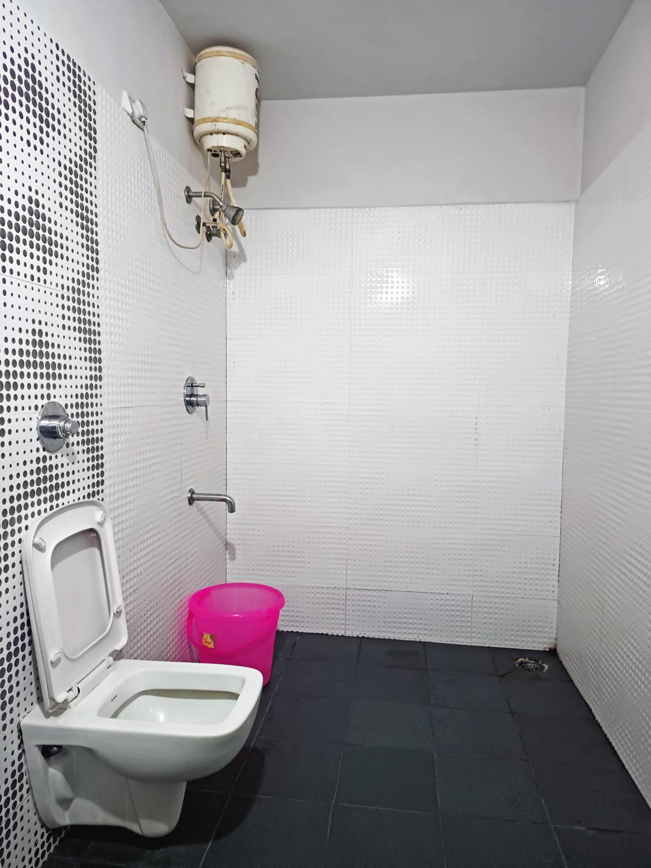 Standard Double Room with Fan - Photo 11