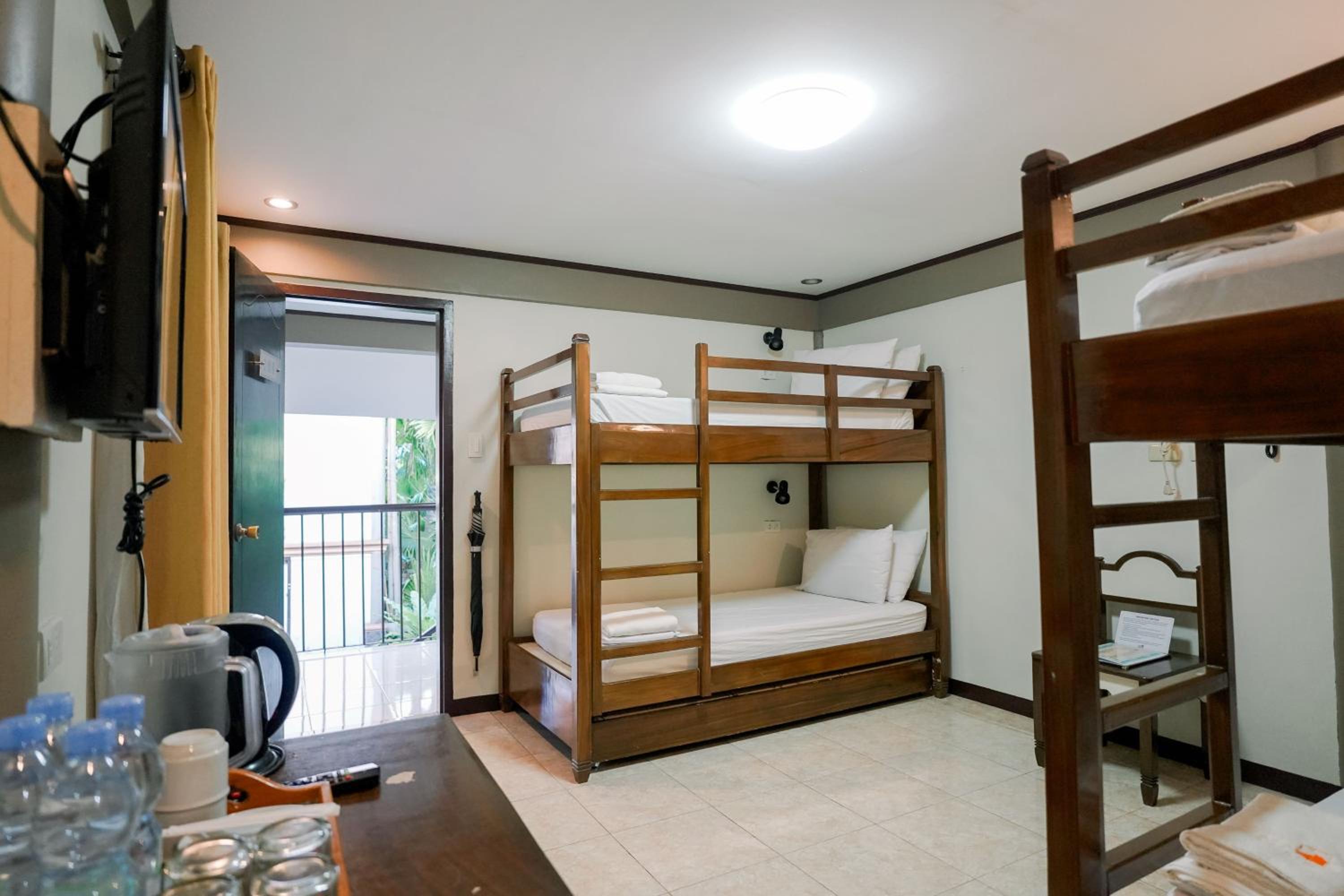 Quadruple Room with Balcony photo 2