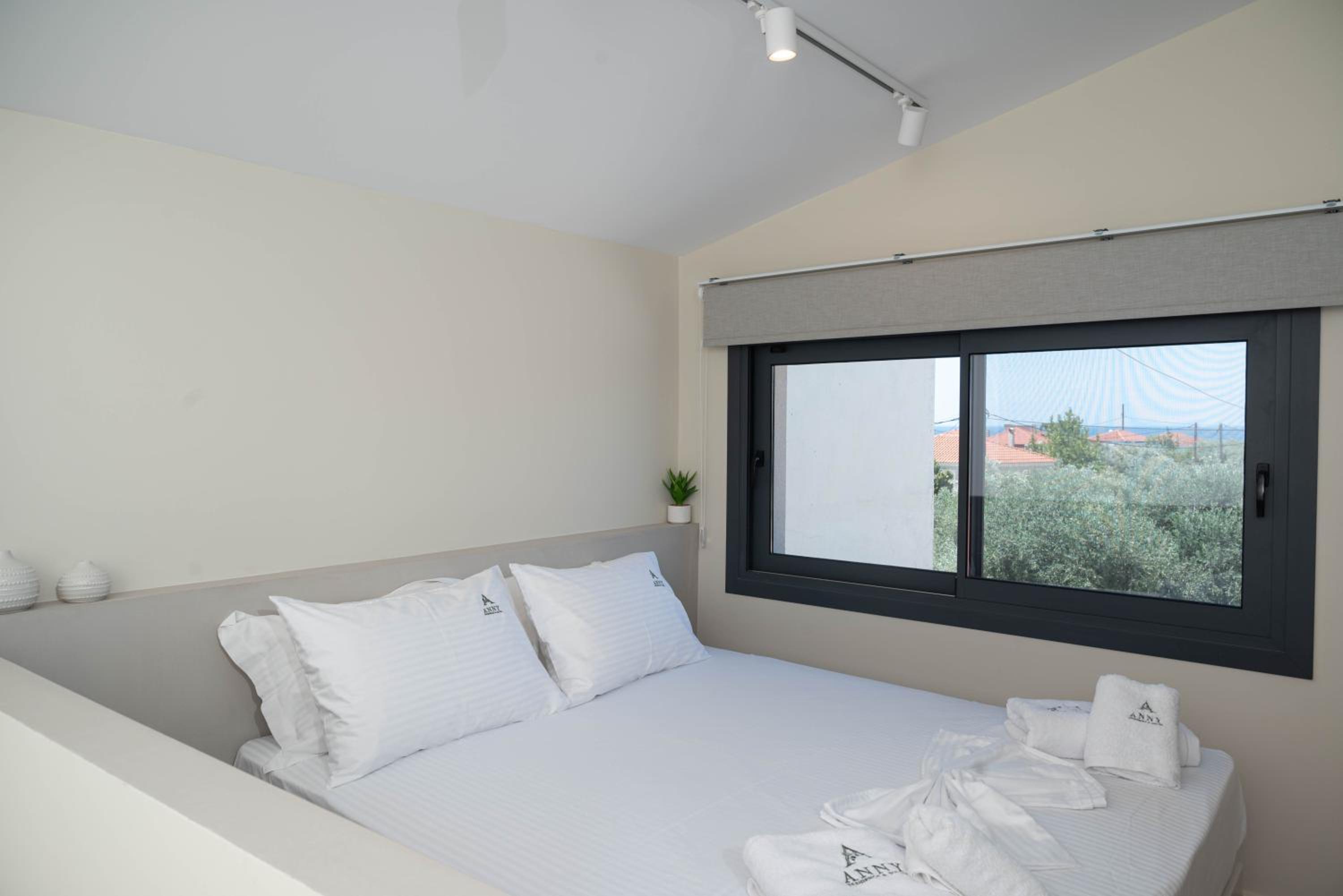 Epitome Suite - Photo 26