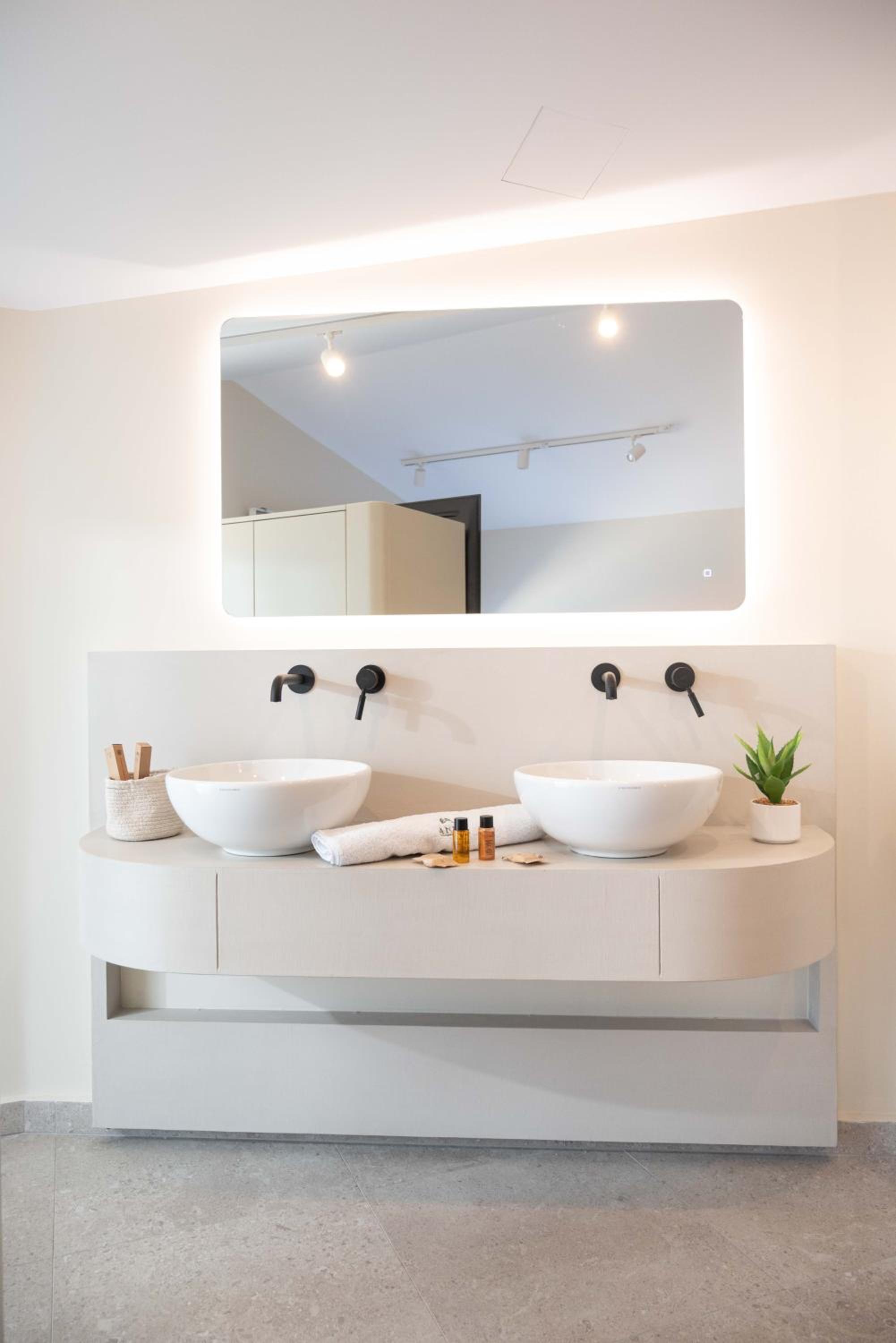 Epitome Suite - Photo 28