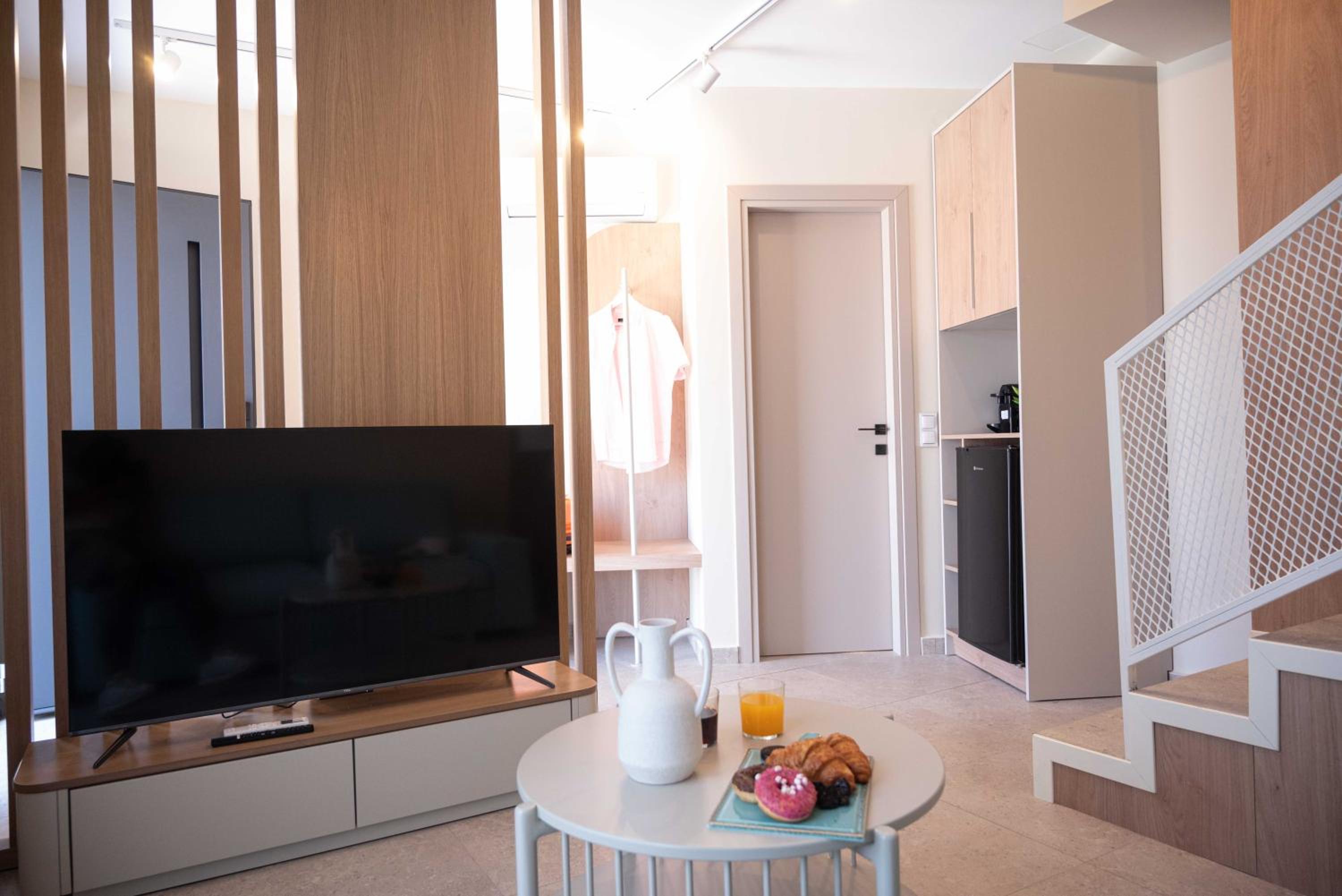 Epitome Suite - Photo 1