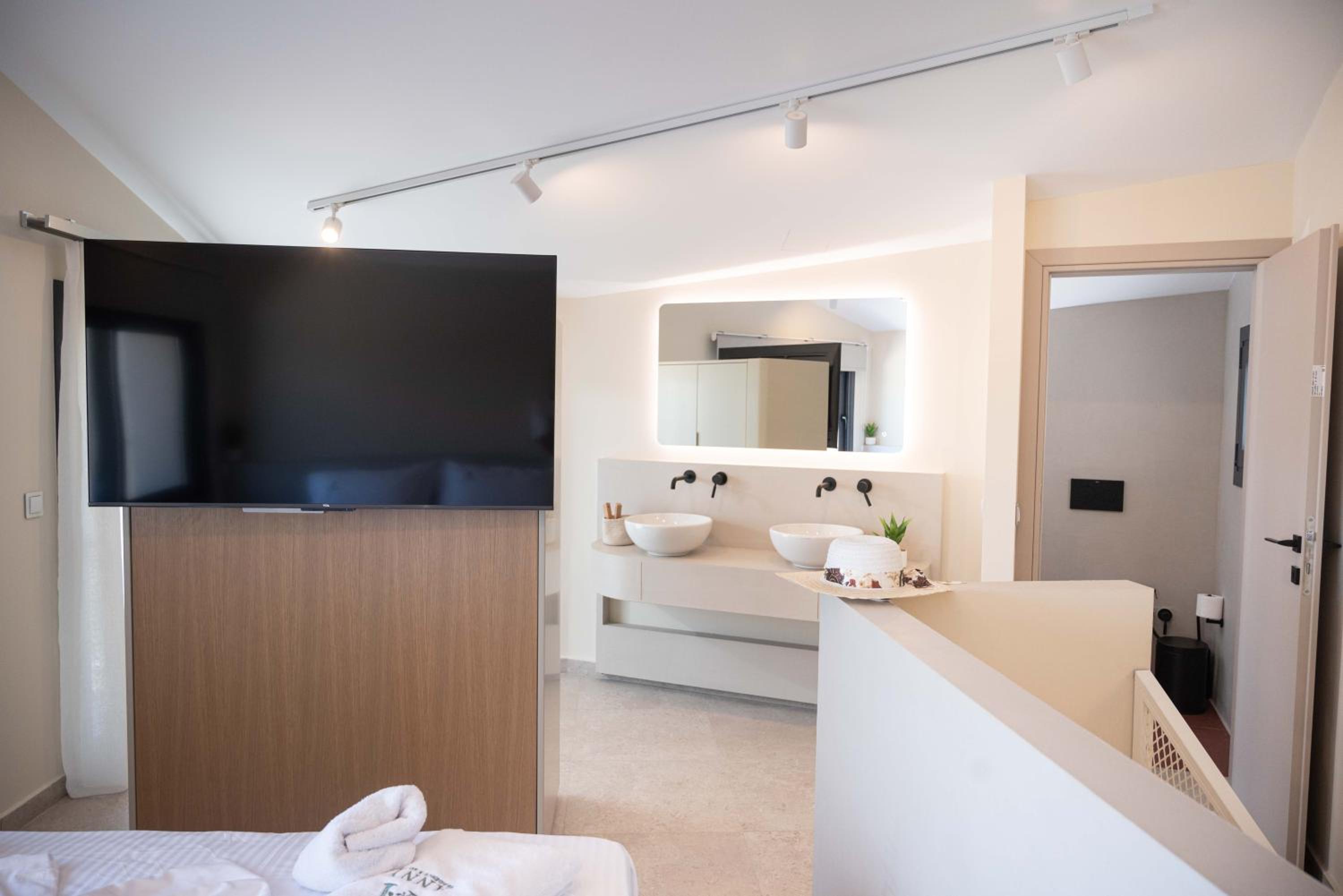 Epitome Suite - Photo 23