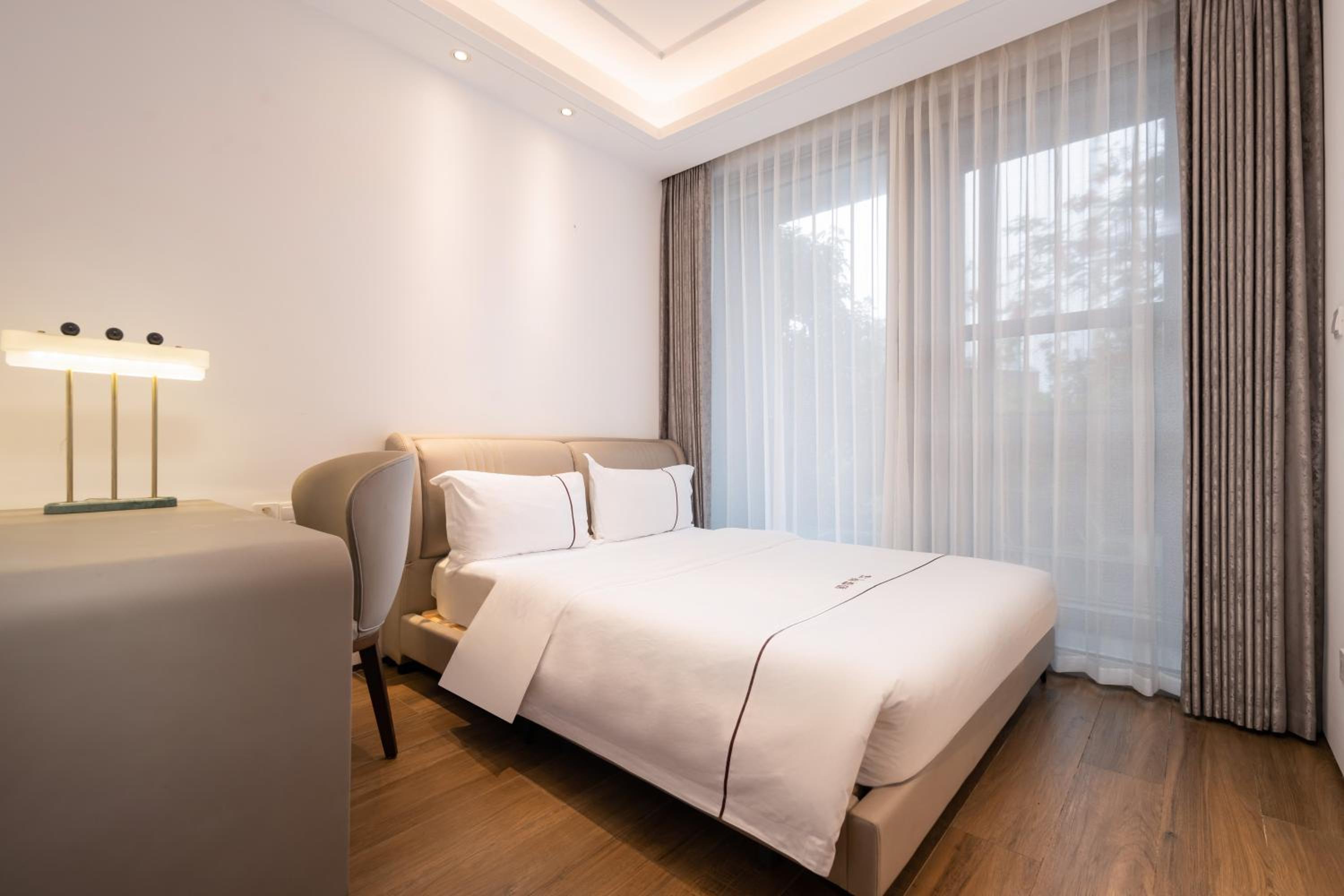 Three-Bedroom Suite with Garden View - Photo 13
