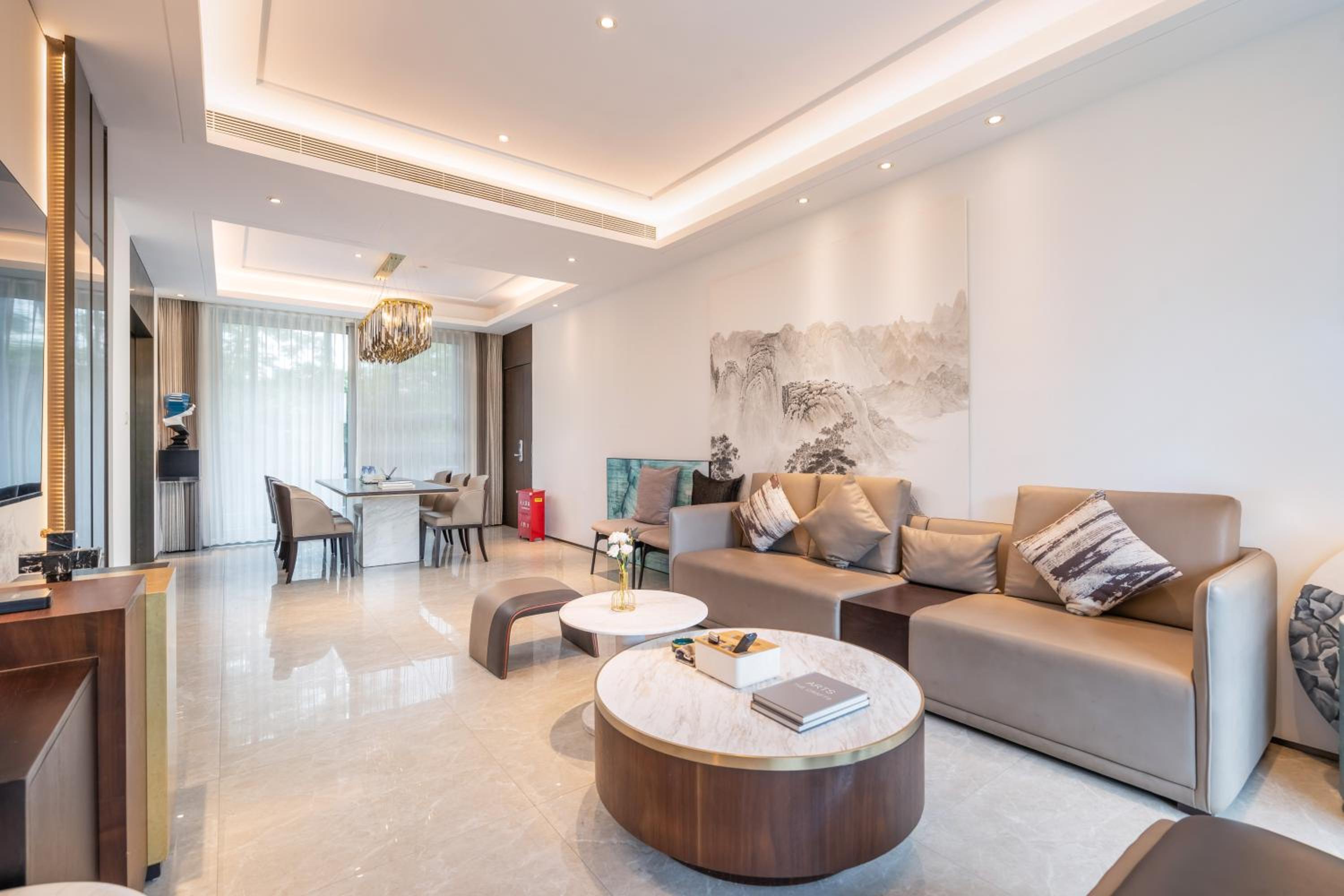 Three-Bedroom Suite with Garden View - Photo 4