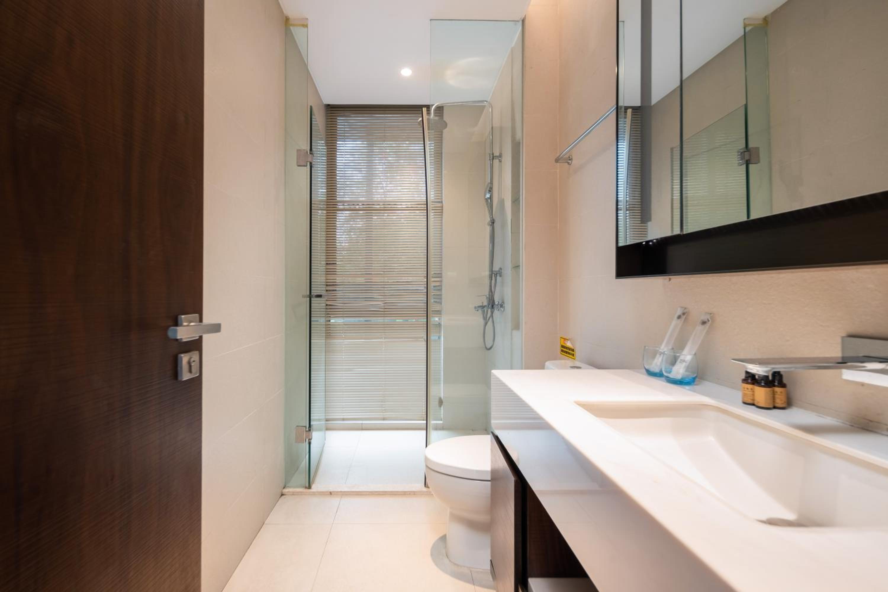 Three-Bedroom Suite with Garden View - Photo 23