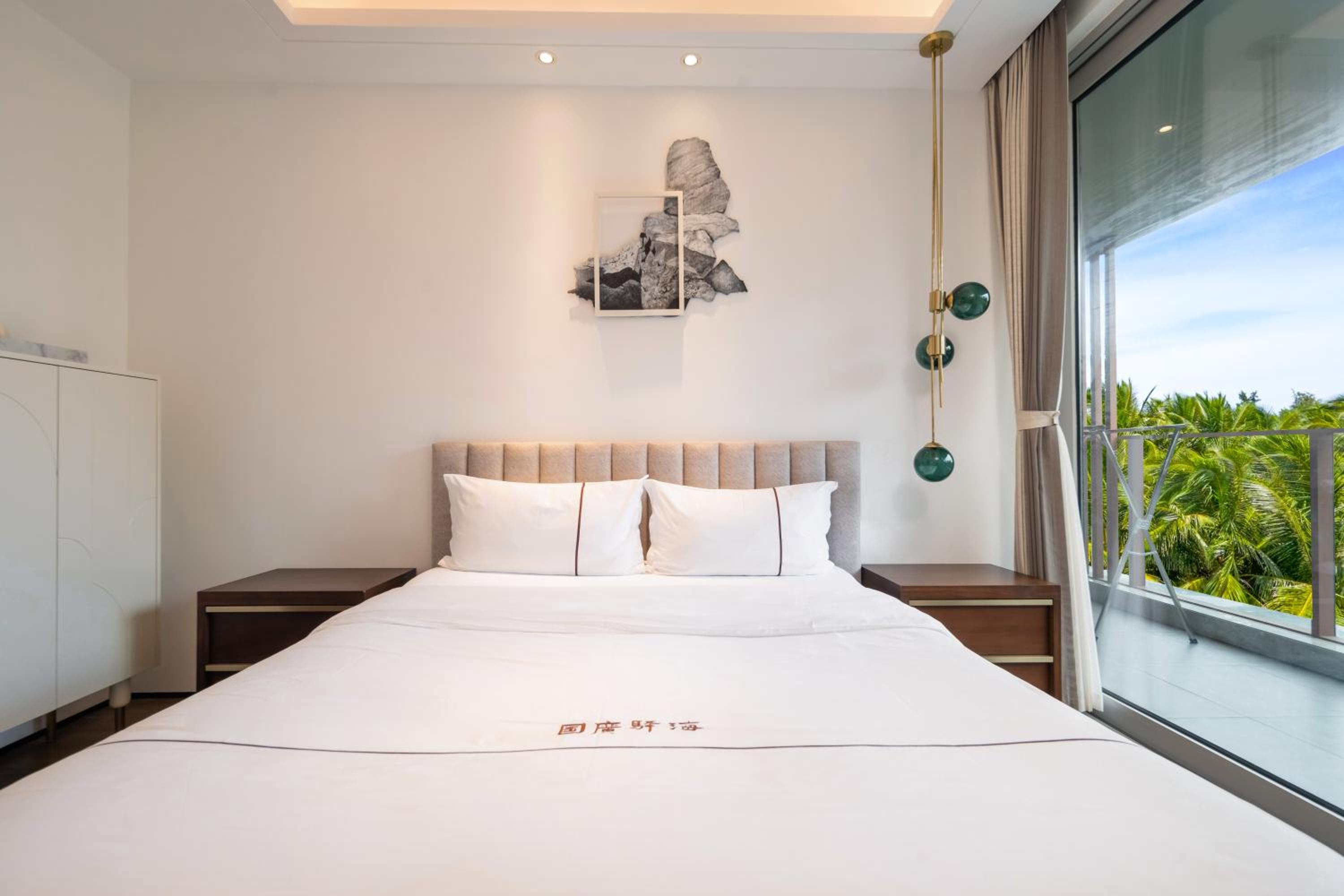 Three-Bedroom Suite with Garden View - Photo 15