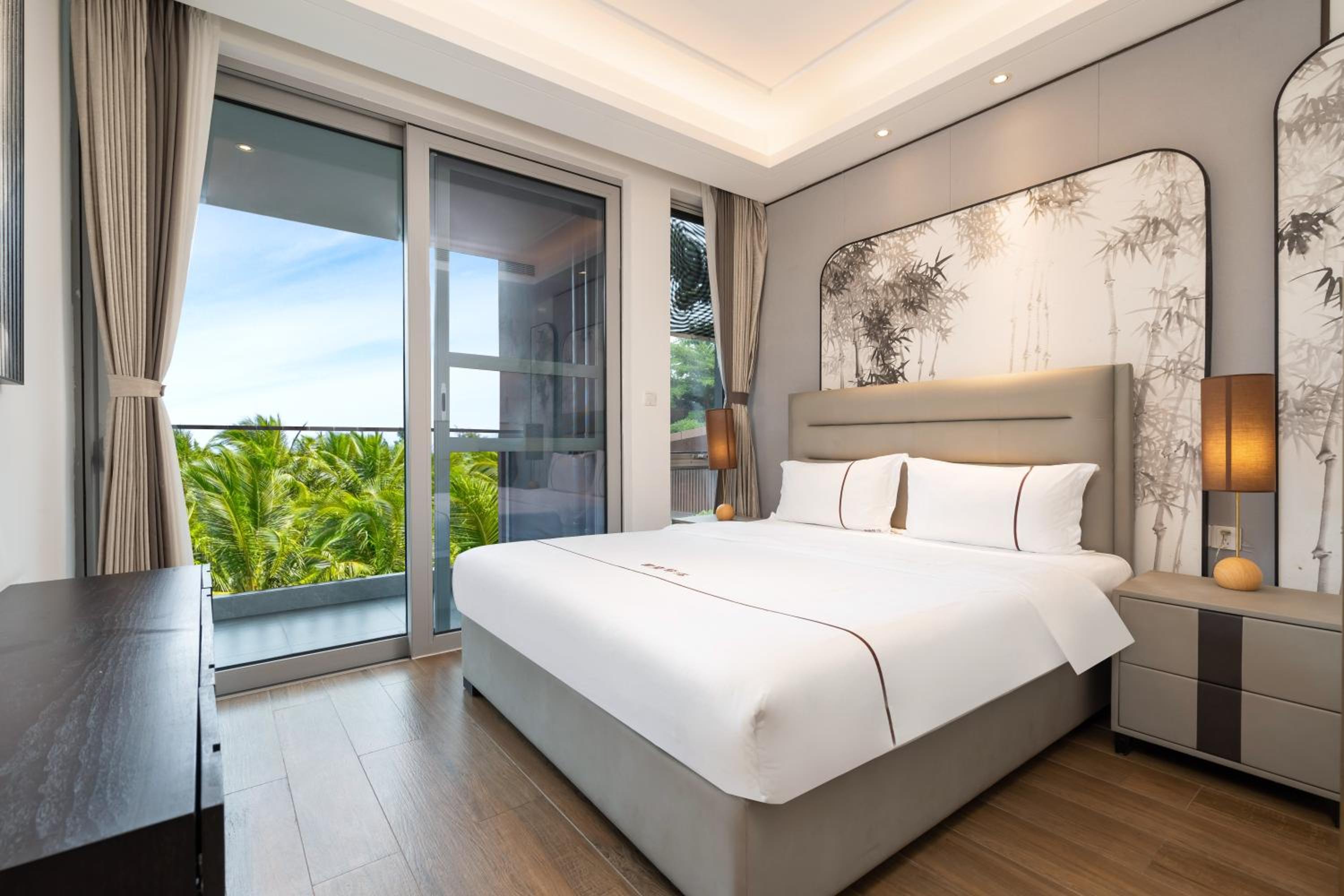 Three-Bedroom Suite with Garden View - Photo 8