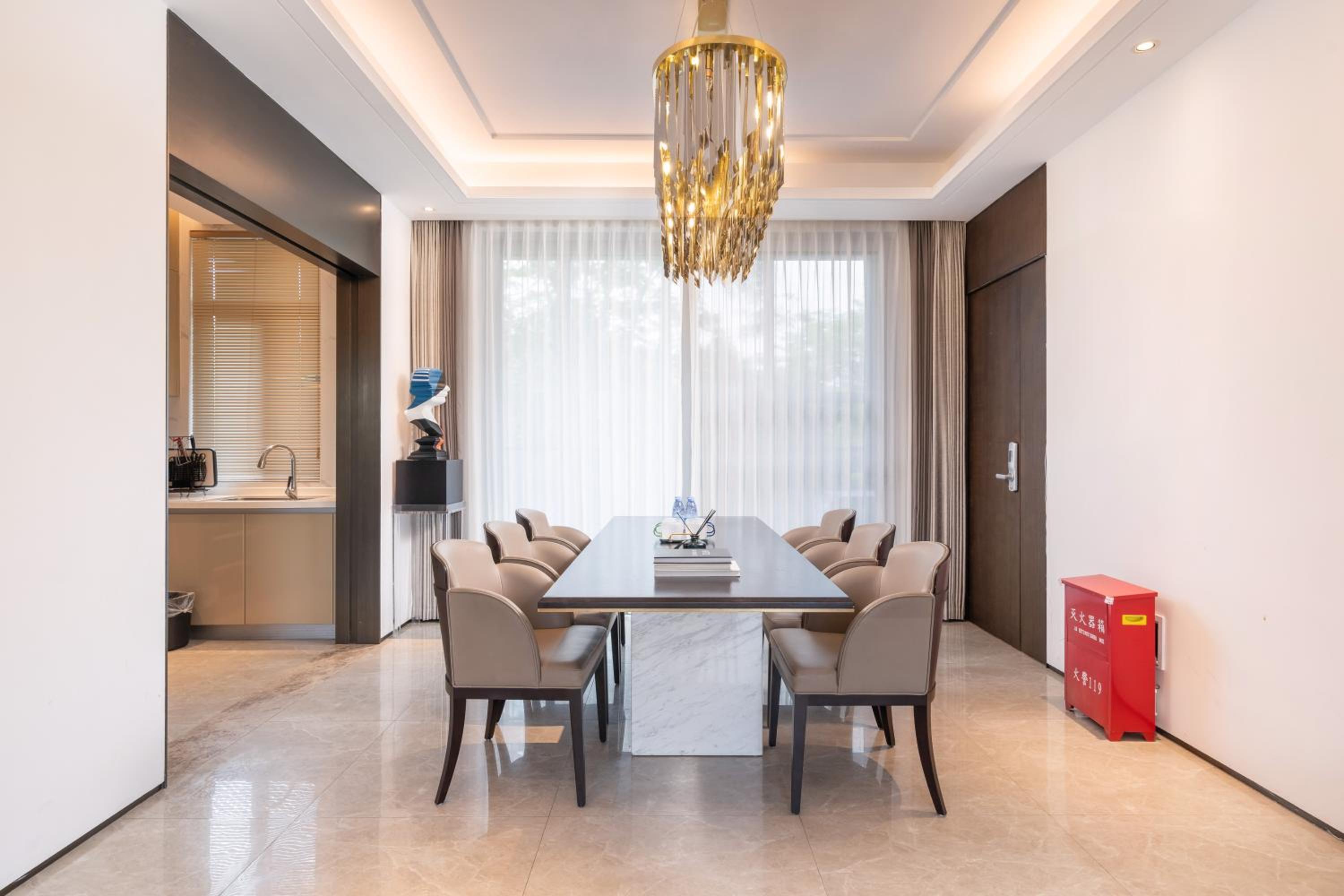 Three-Bedroom Suite with Garden View - Photo 17