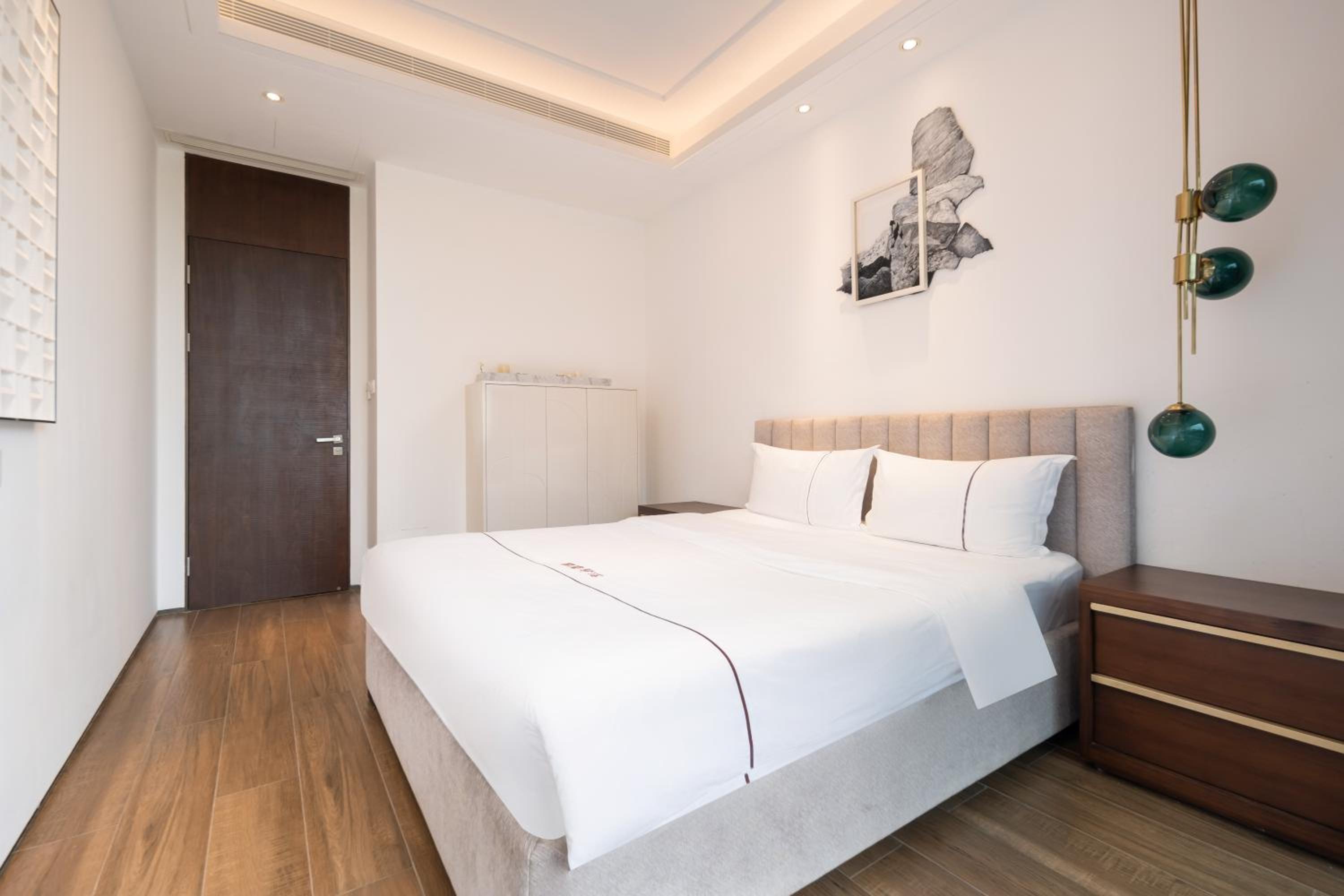 Three-Bedroom Suite with Garden View - Photo 18