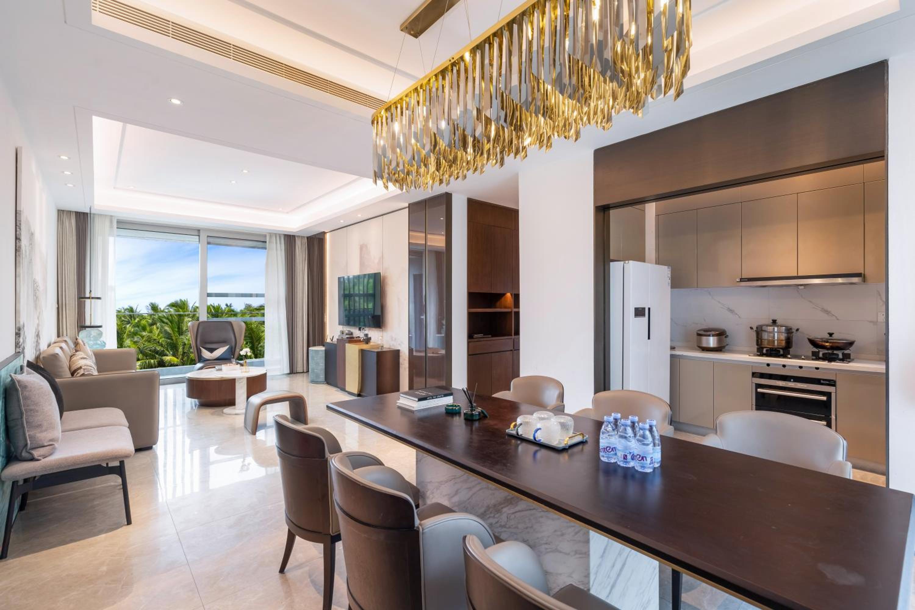 Three-Bedroom Suite with Garden View - Photo 5
