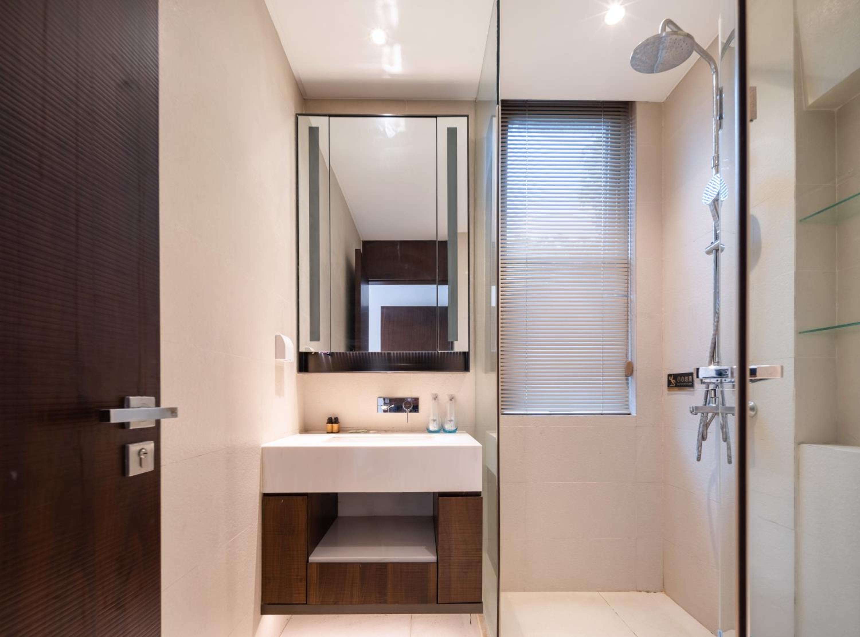 Three-Bedroom Suite with Garden View - Photo 2