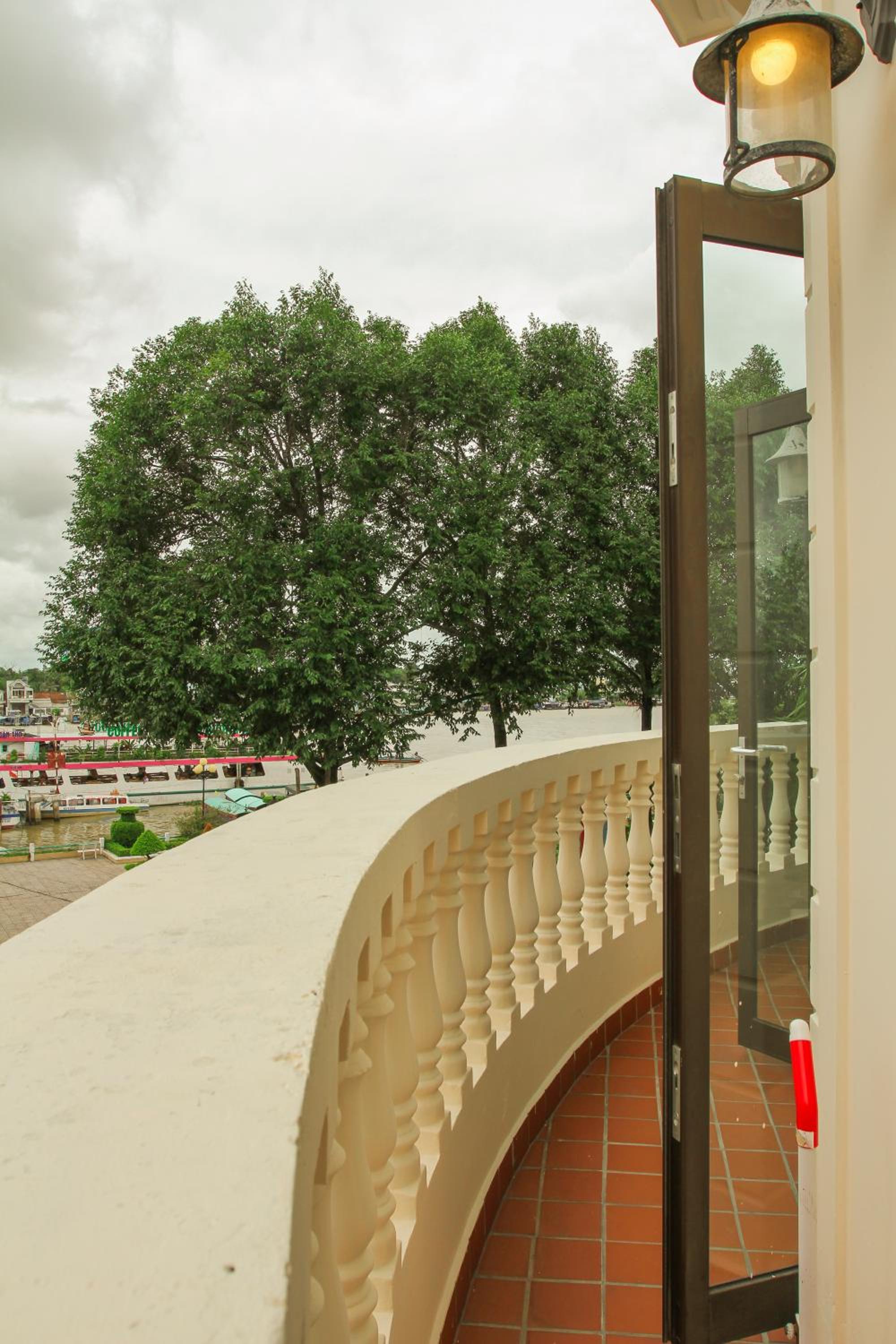 Suite with Balcony - Photo 11