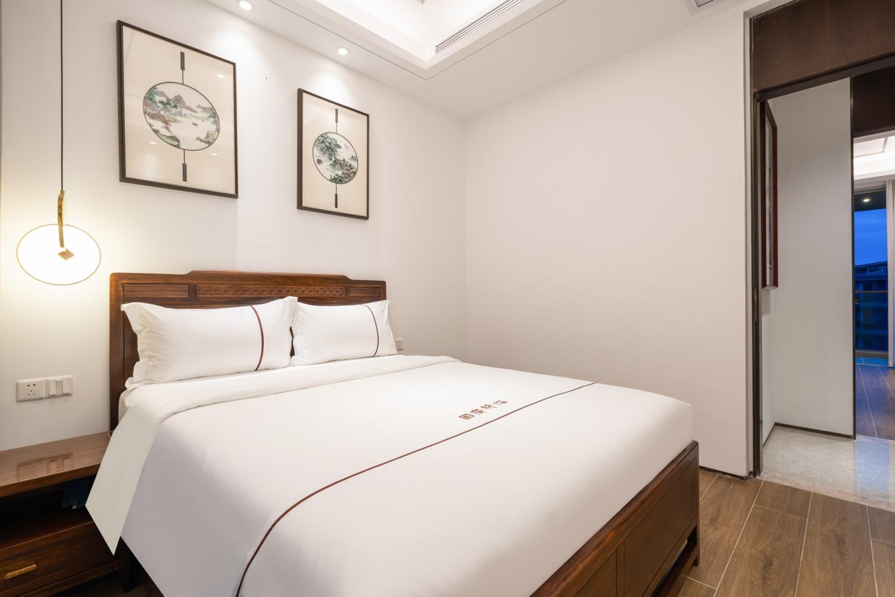 Three-Bedroom Suite with Ocean View - Photo 17