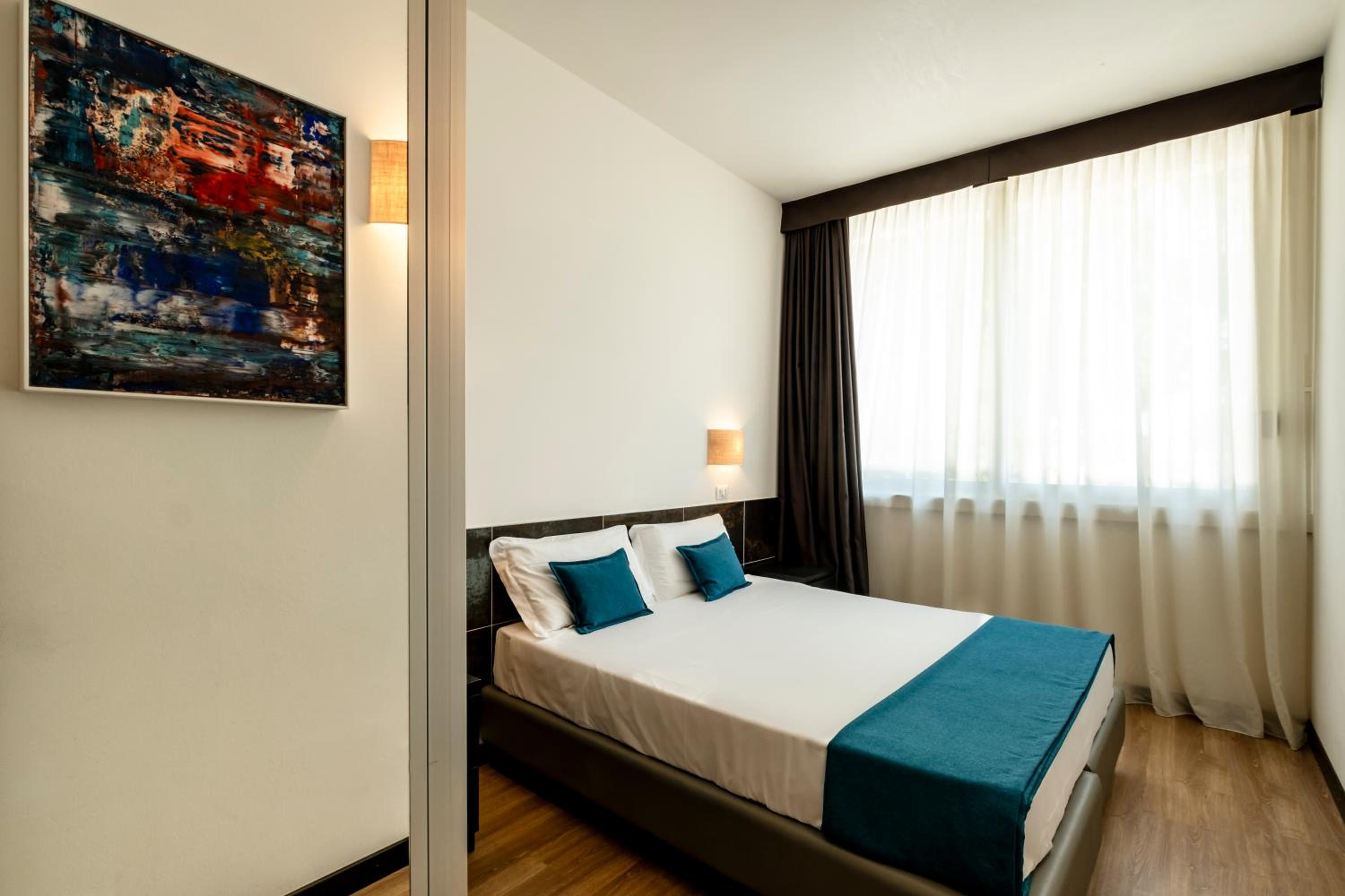 Economy Double Room - Photo 11