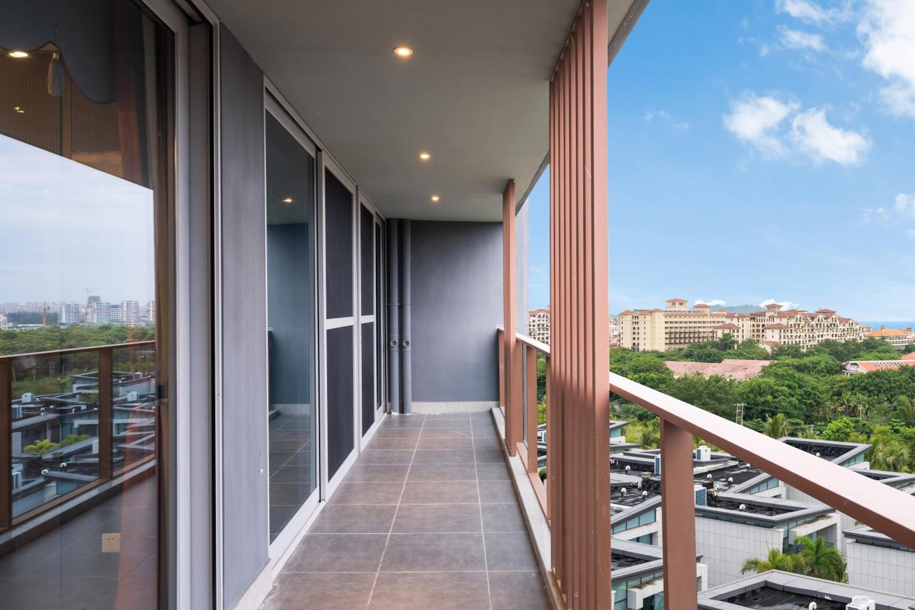 Three-Bedroom Suite with Ocean View - Photo 5