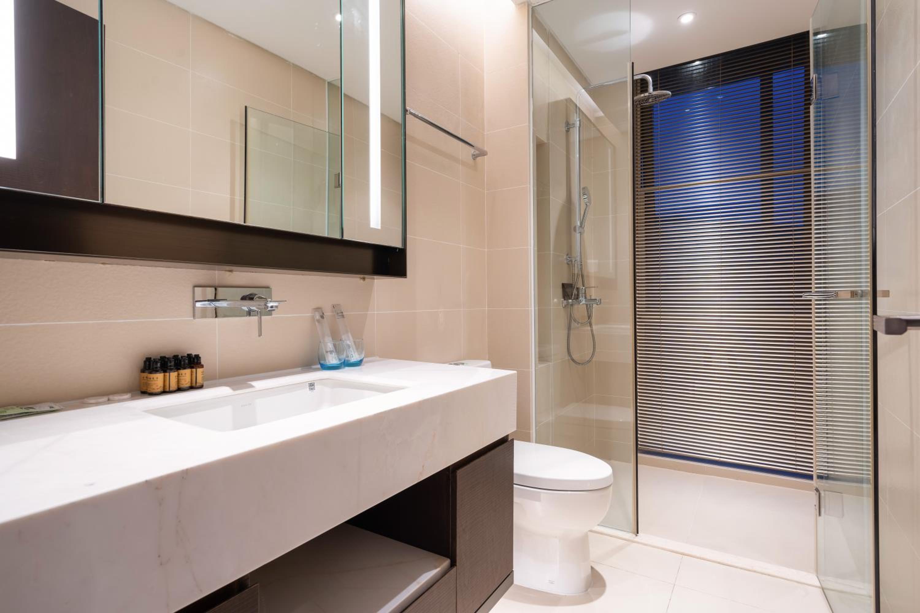 Three-Bedroom Suite with Ocean View - Photo 26