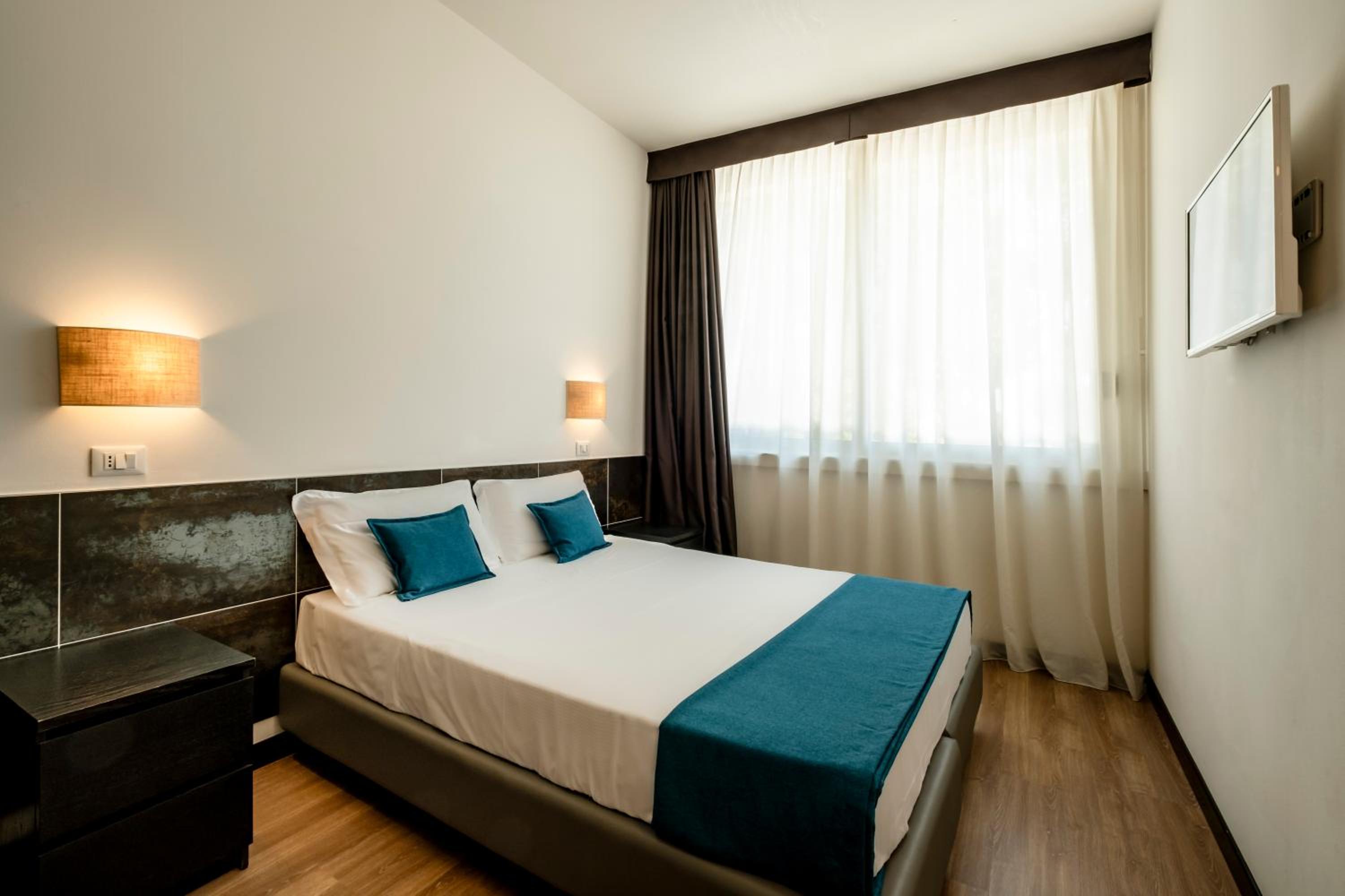 Economy Double Room - Photo 10