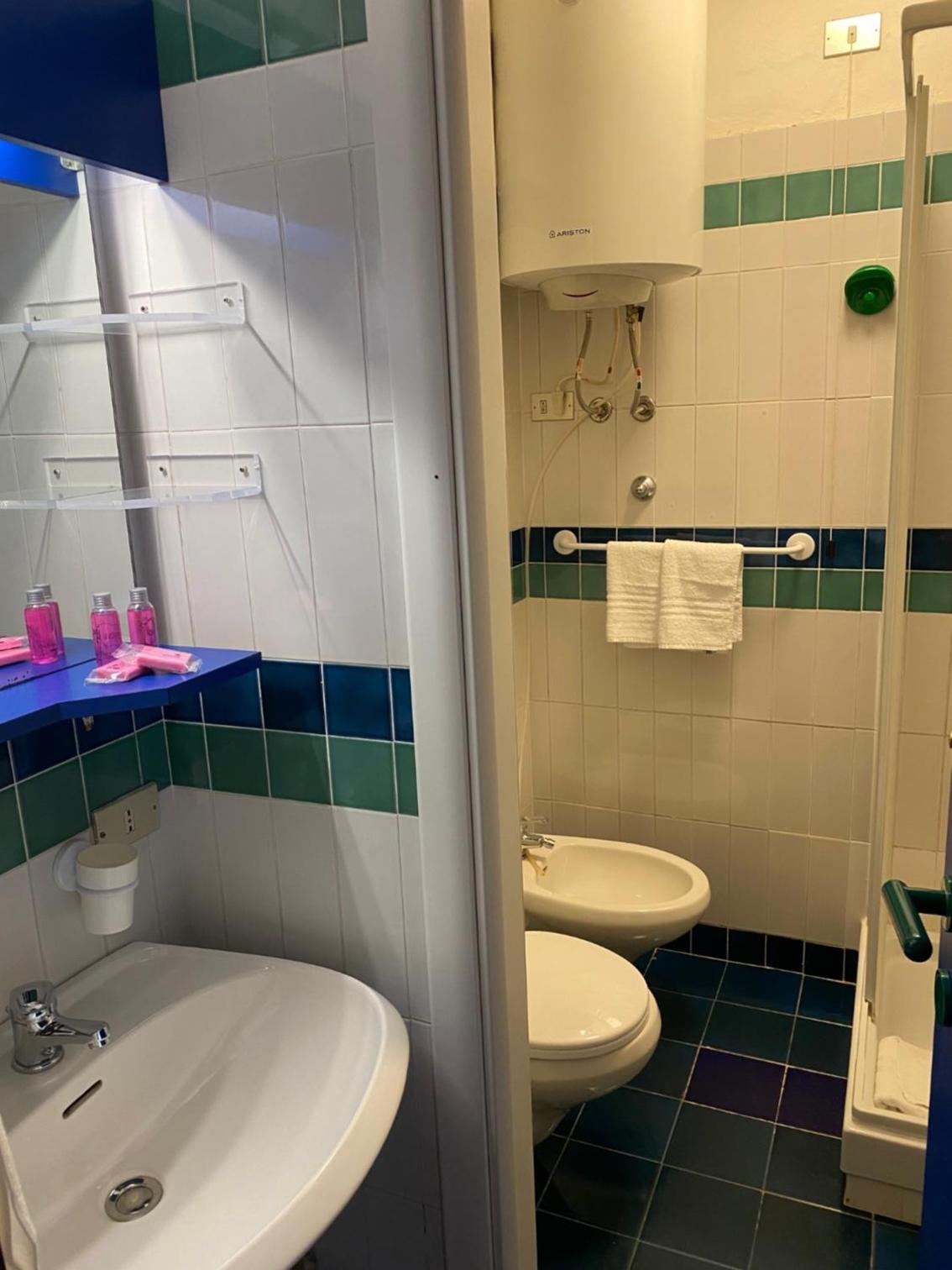 Deluxe Double or Twin Room with Sea View photo 3