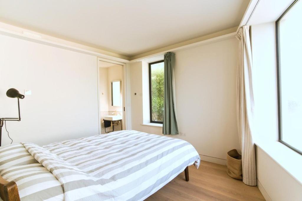 Four-Bedroom House photo 1
