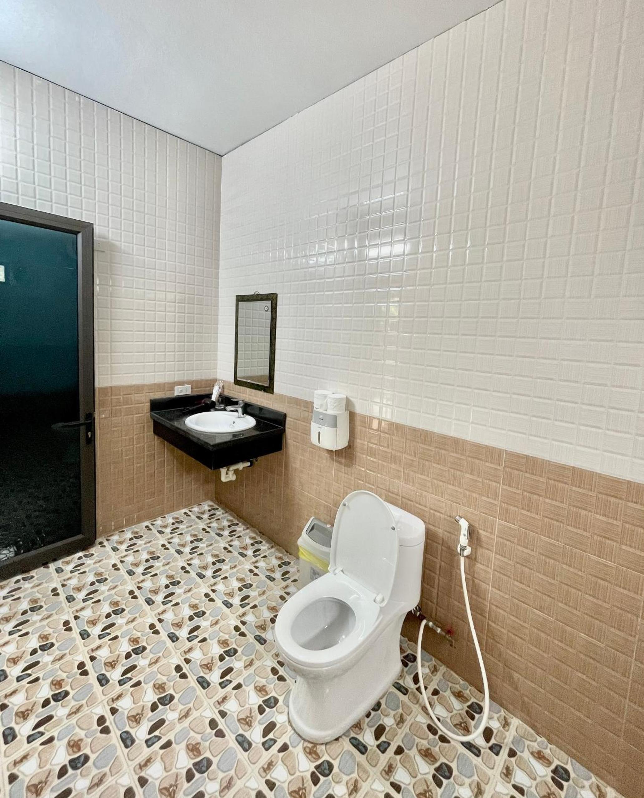 Family Room - Photo 4