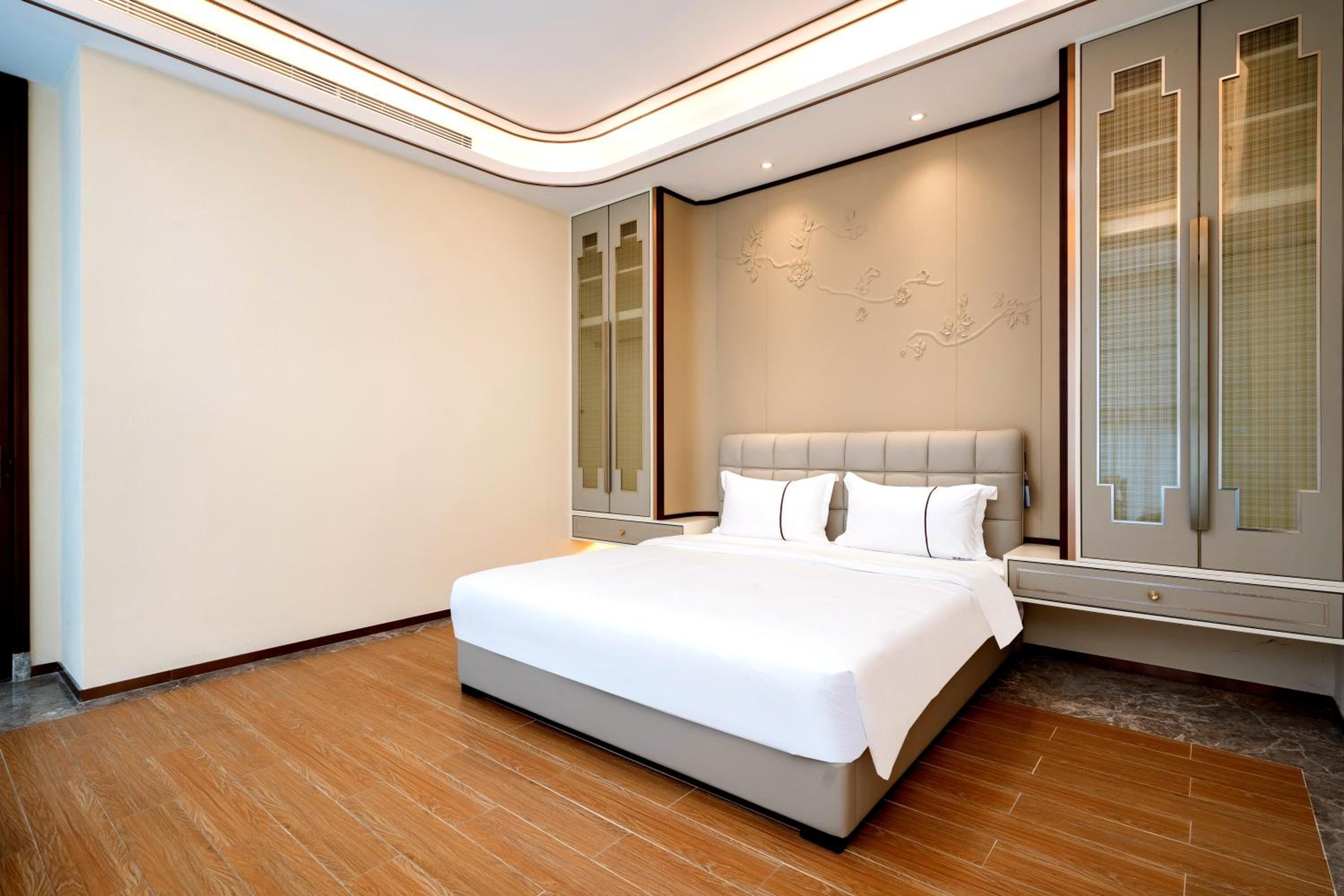 Four-Bedroom Villa with Private Pool - Photo 18