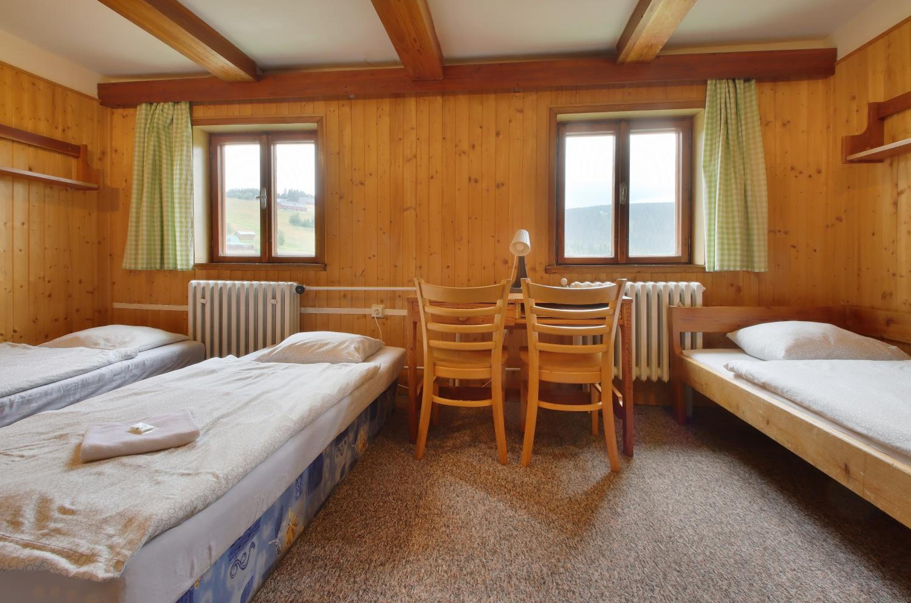 Economy Quadruple Room - Photo 4