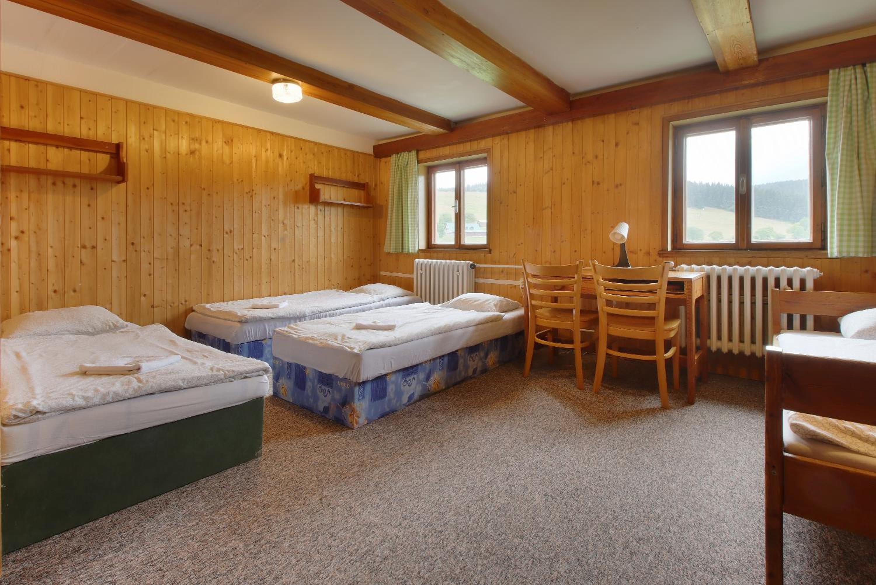 Economy Quadruple Room - Photo 3