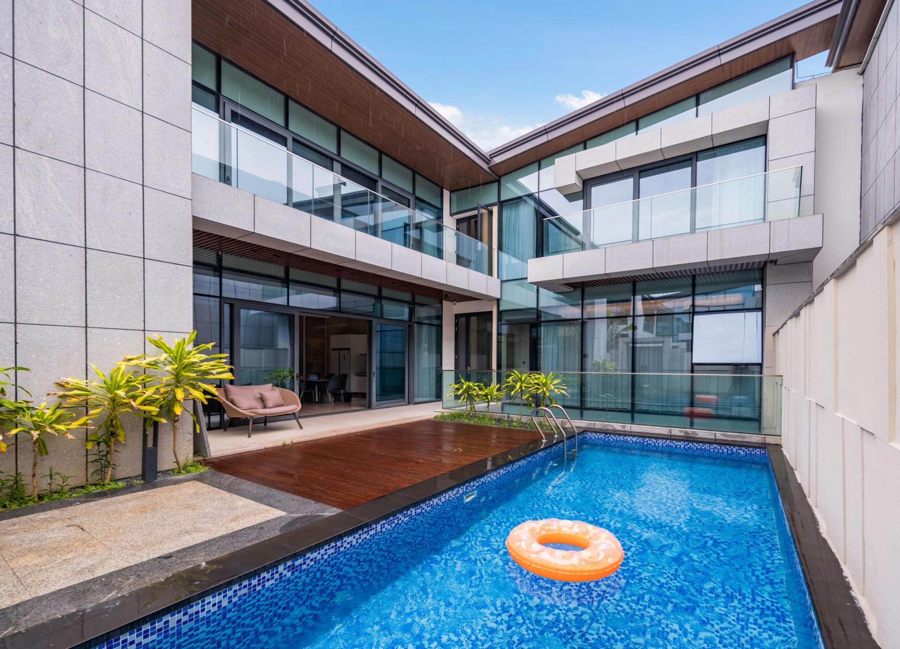 Four-Bedroom Villa with Private Pool - Photo 1