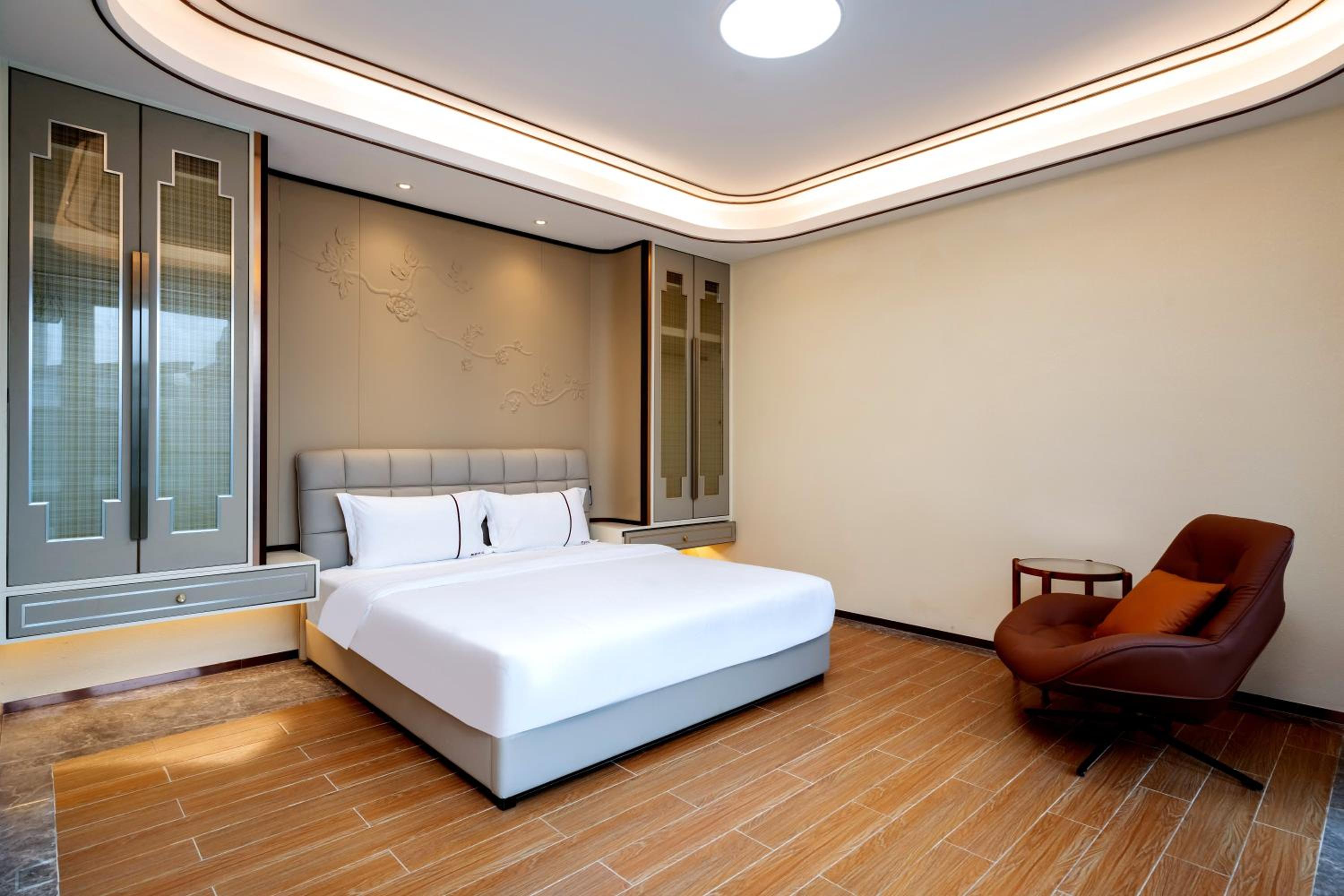 Four-Bedroom Villa with Private Pool - Photo 15