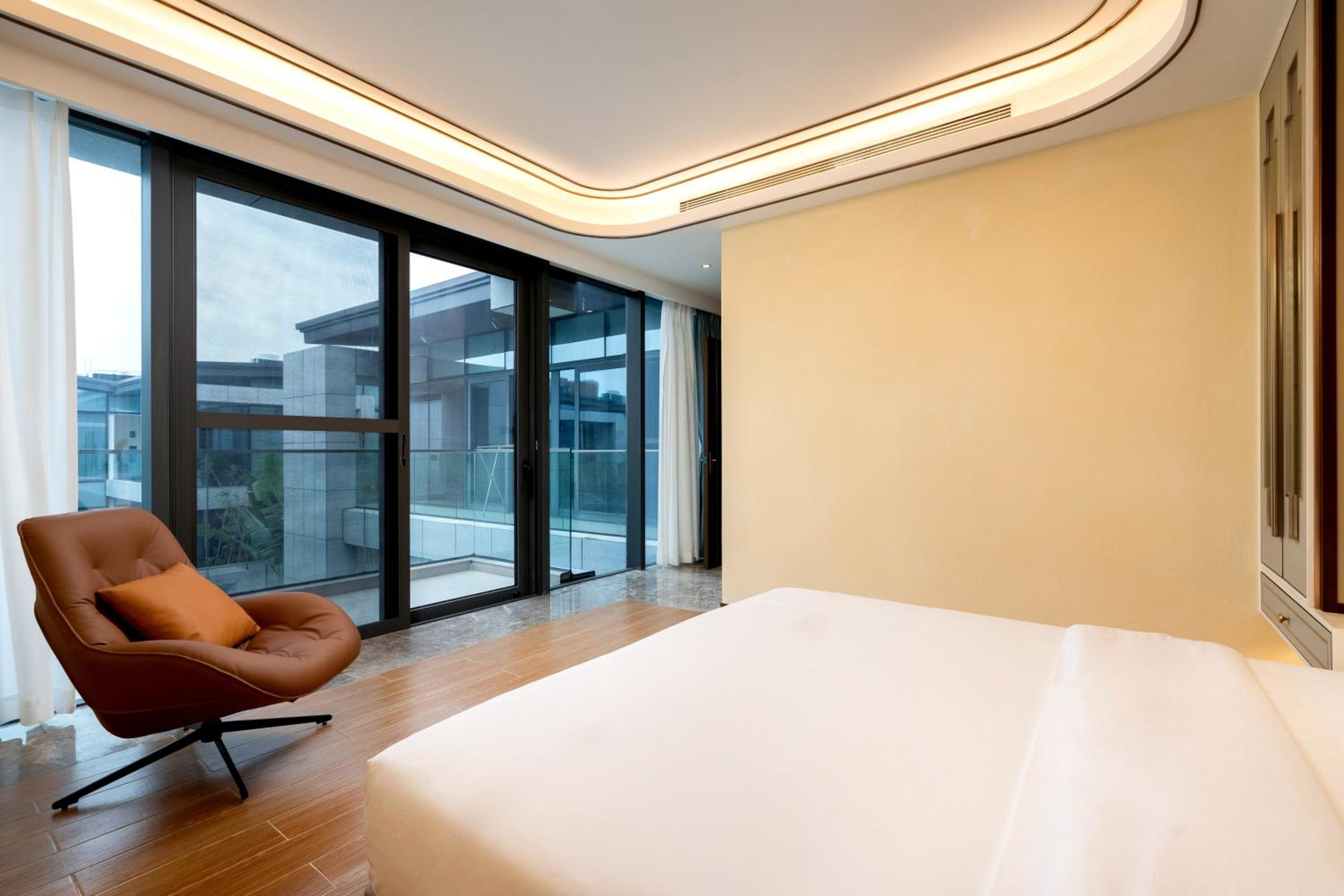 Four-Bedroom Villa with Private Pool - Photo 27