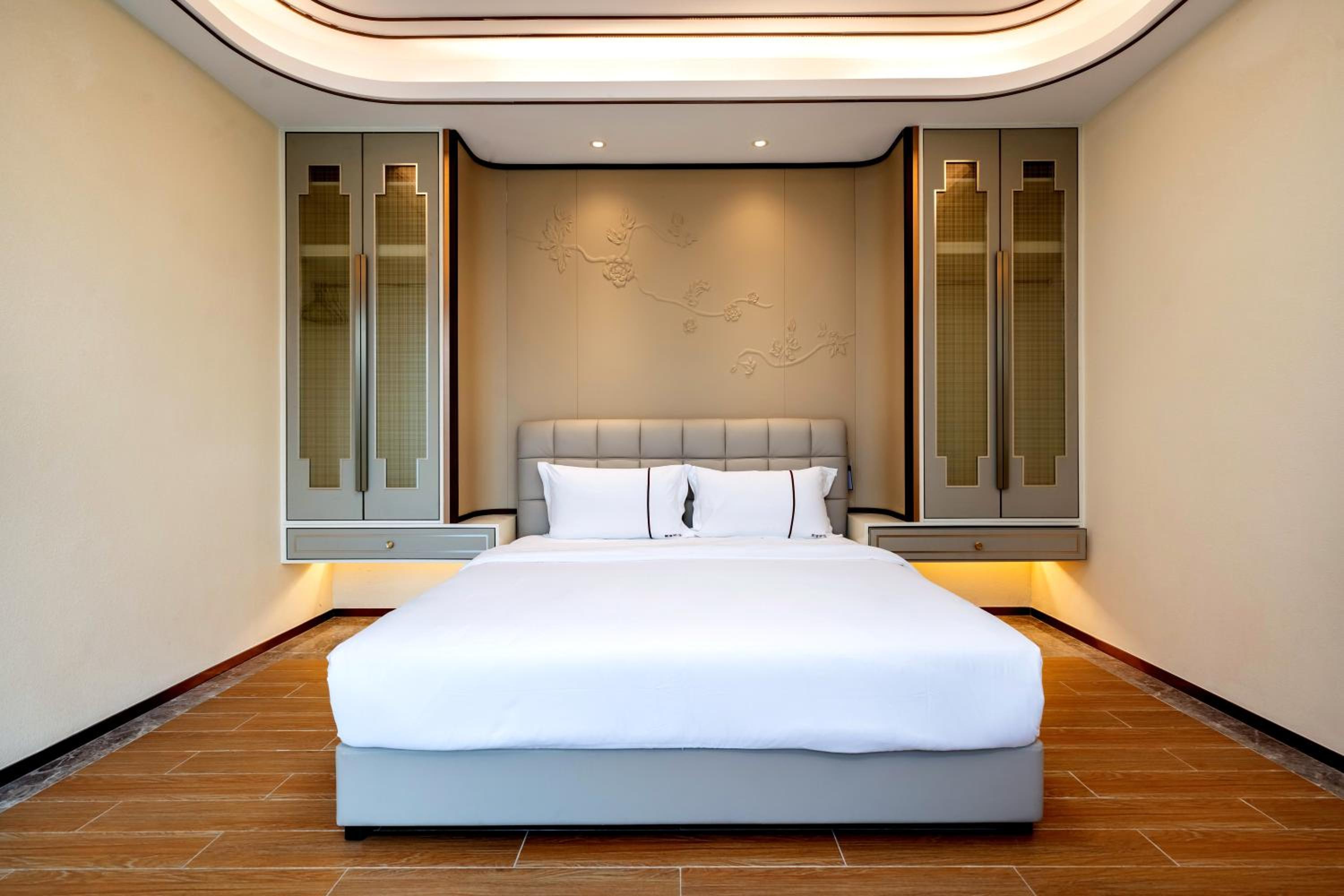 Four-Bedroom Villa with Private Pool - Photo 16