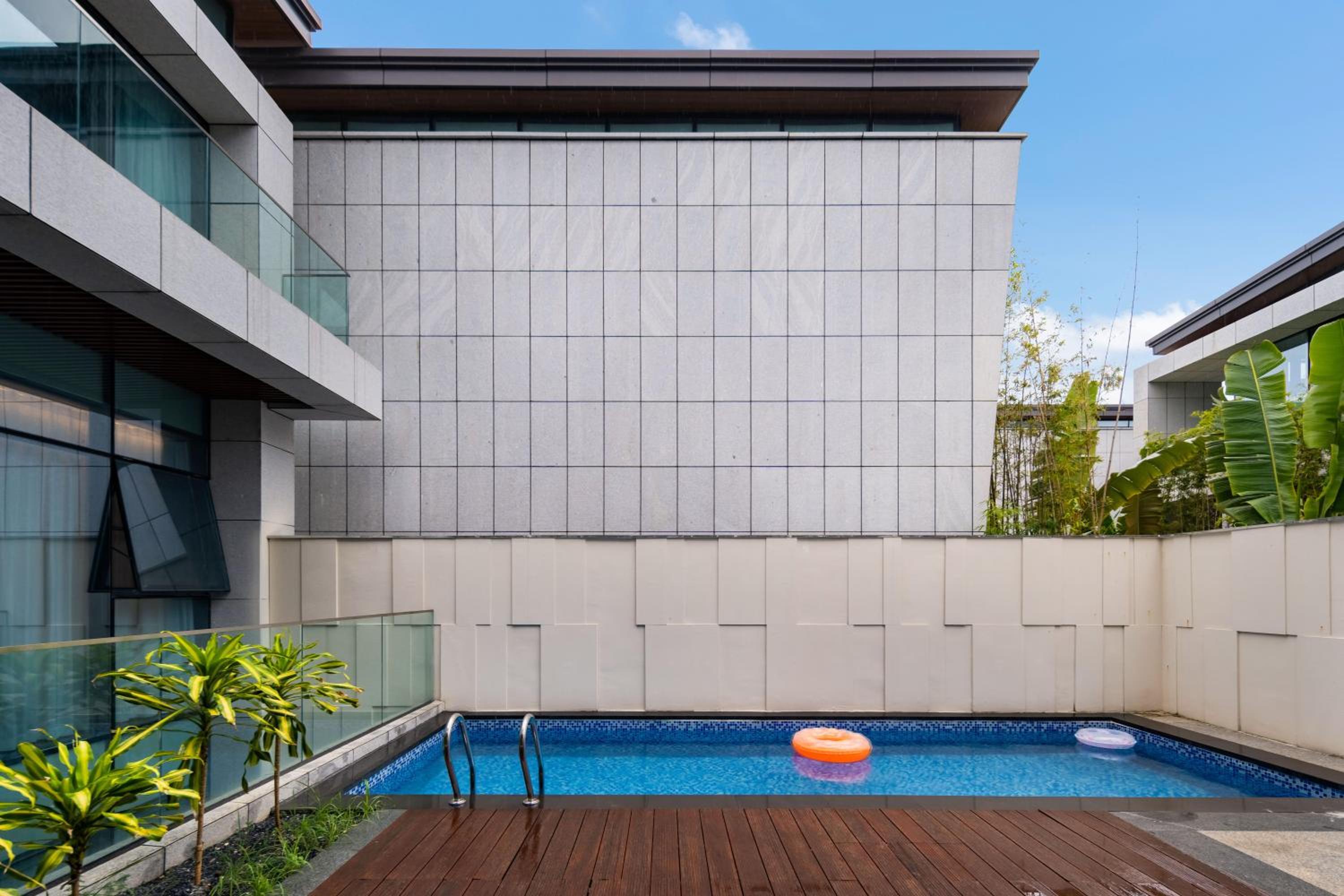 Four-Bedroom Villa with Private Pool - Photo 13