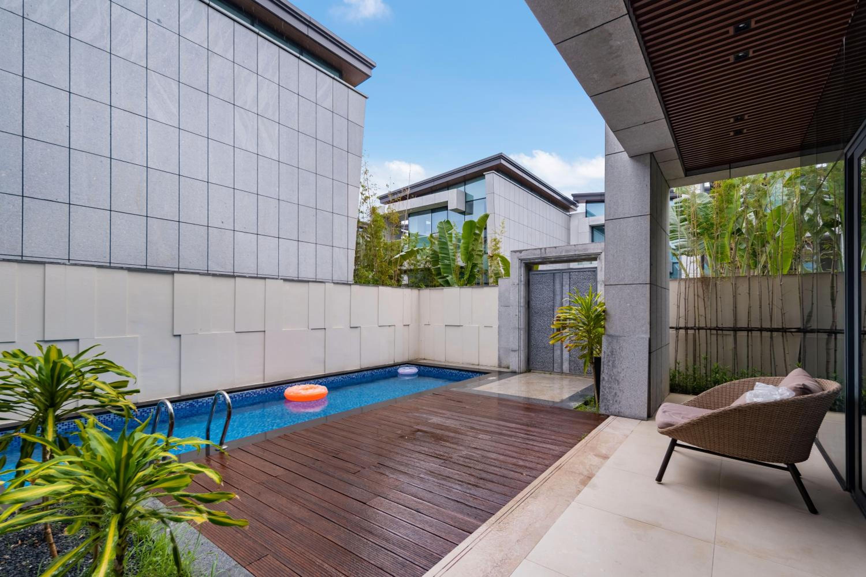 Four-Bedroom Villa with Private Pool - Photo 3