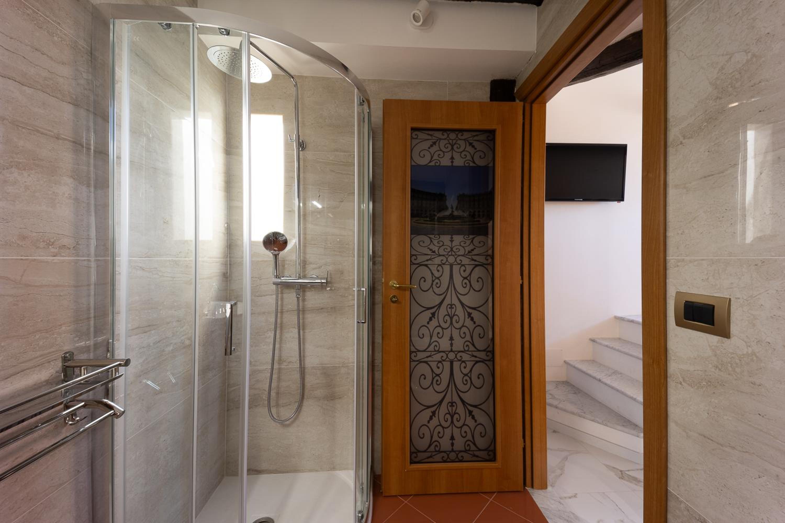 Large Double Room photo 2