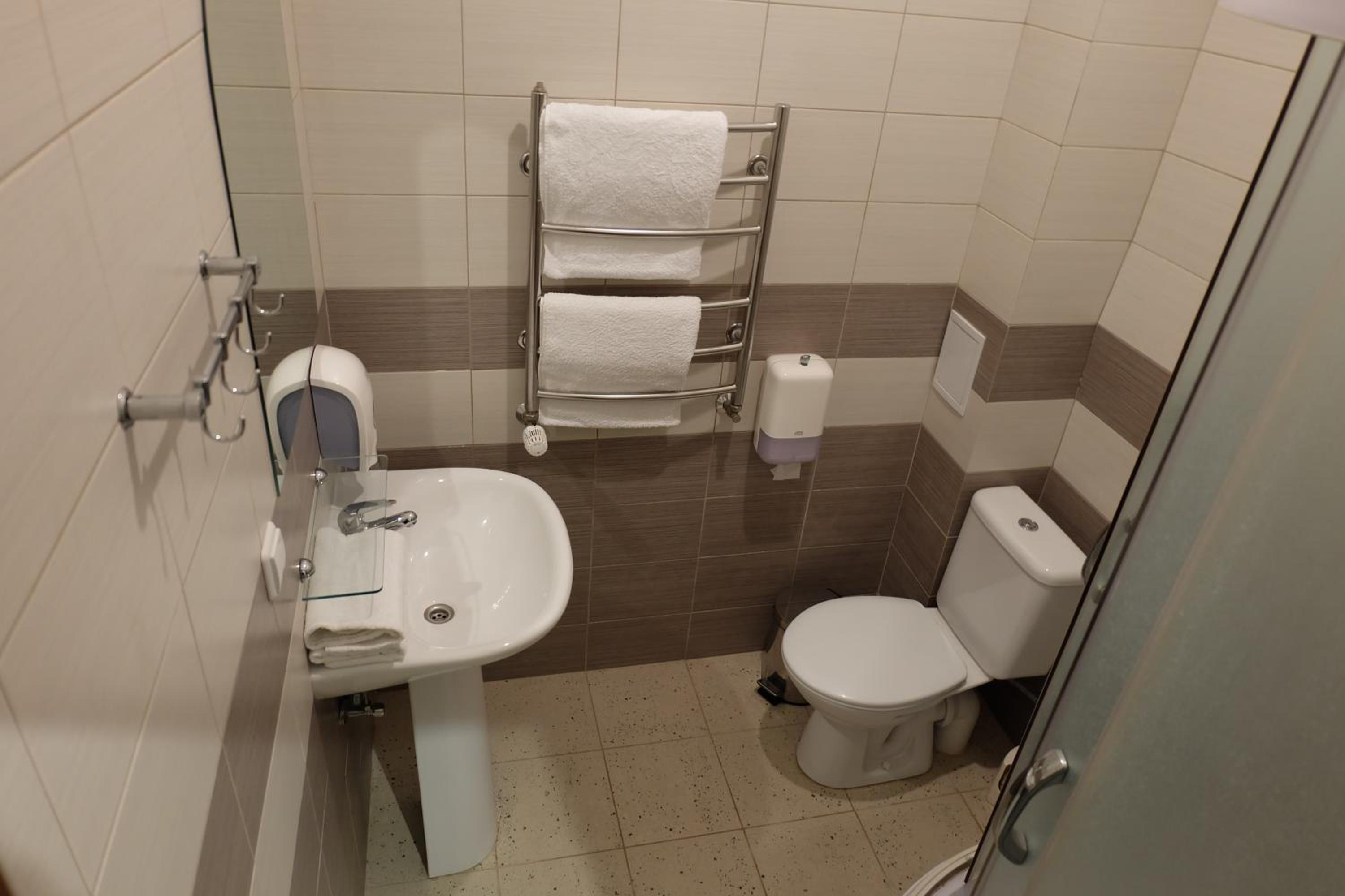 Double or Twin Room - Photo 9