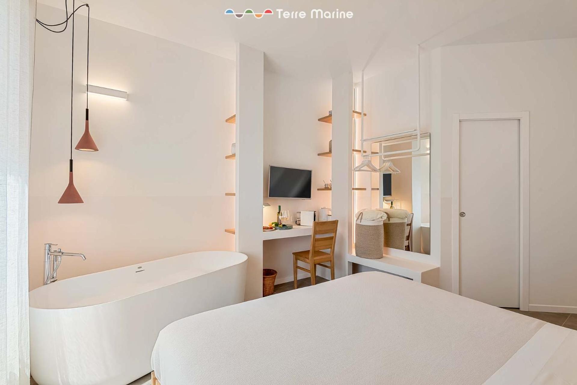 Deluxe Double Room With Bath photo 1