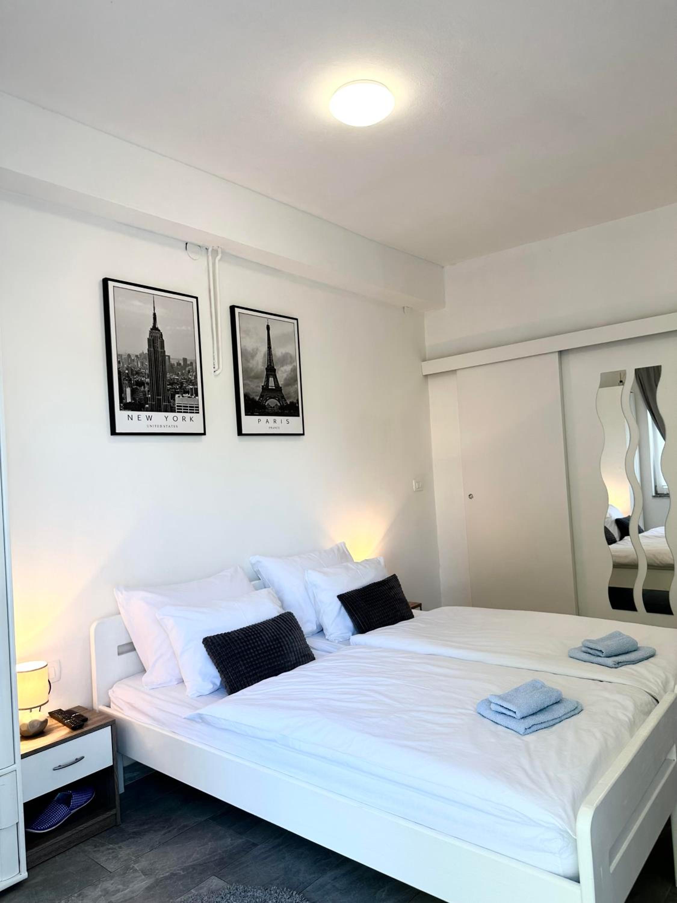 One-Bedroom Apartment - Photo 1