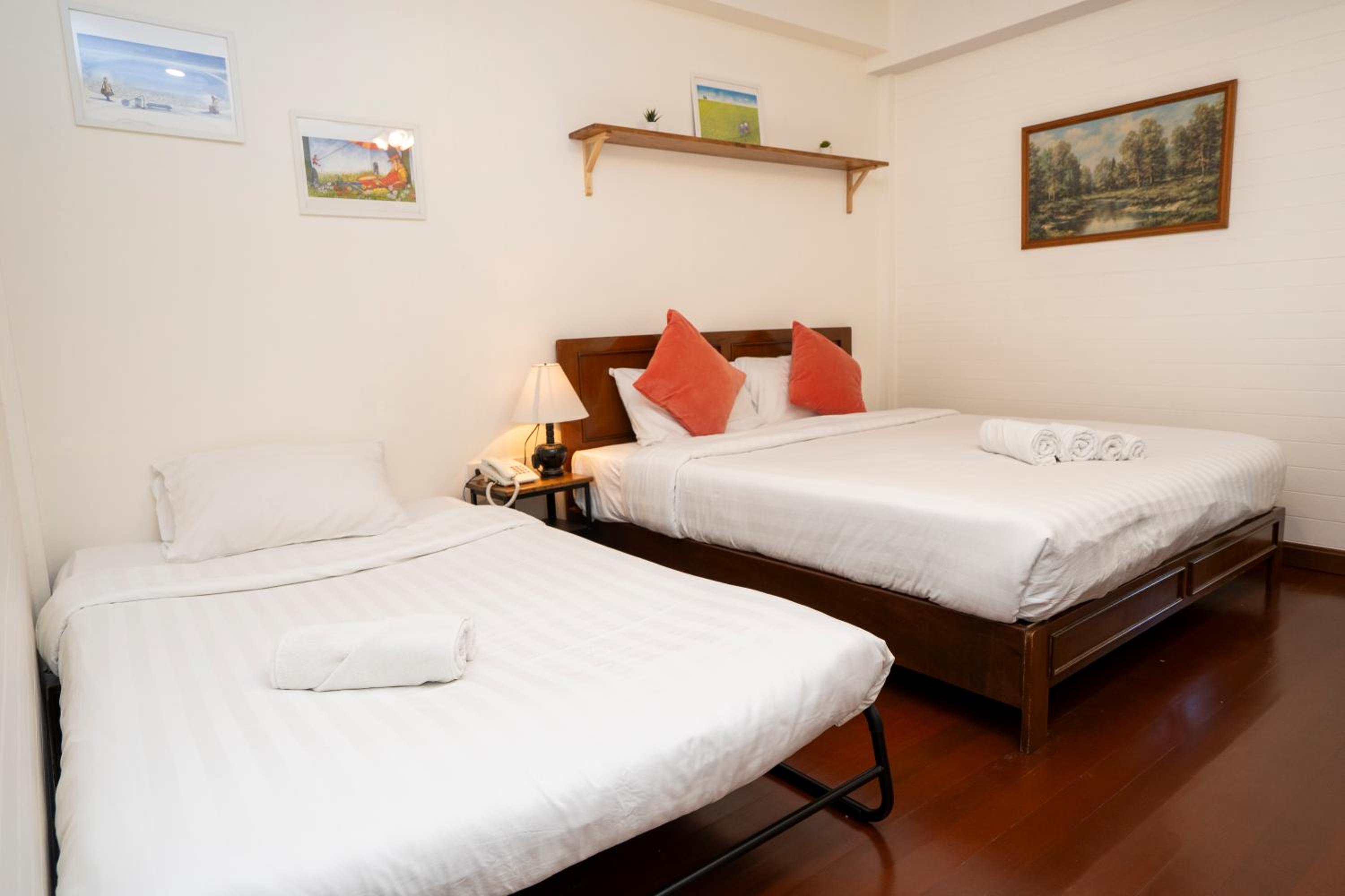 Deluxe Double Room with Extra Bed photo 3