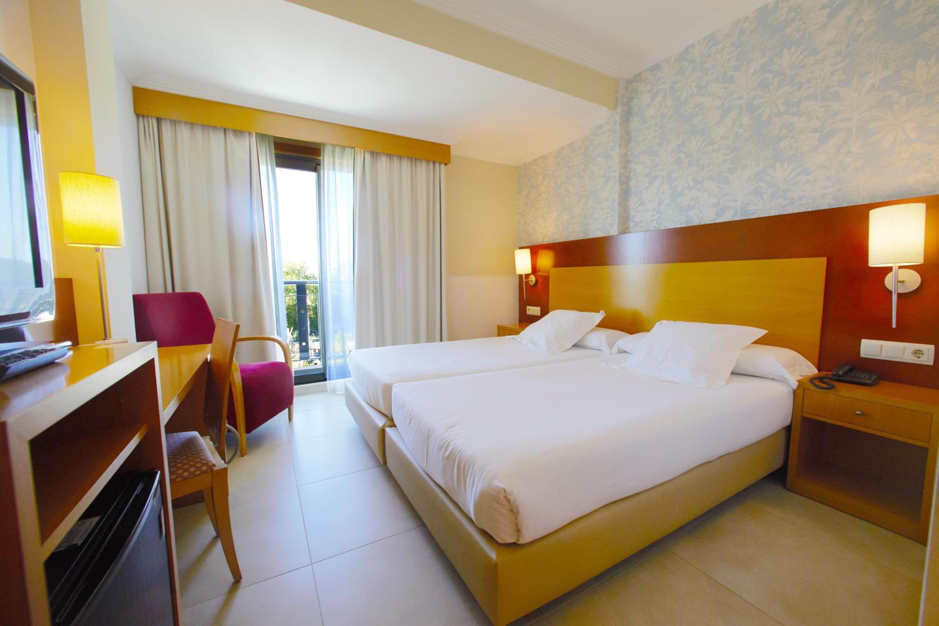 Double or Twin Room with Spa Access in Hotel Galatea photo 3