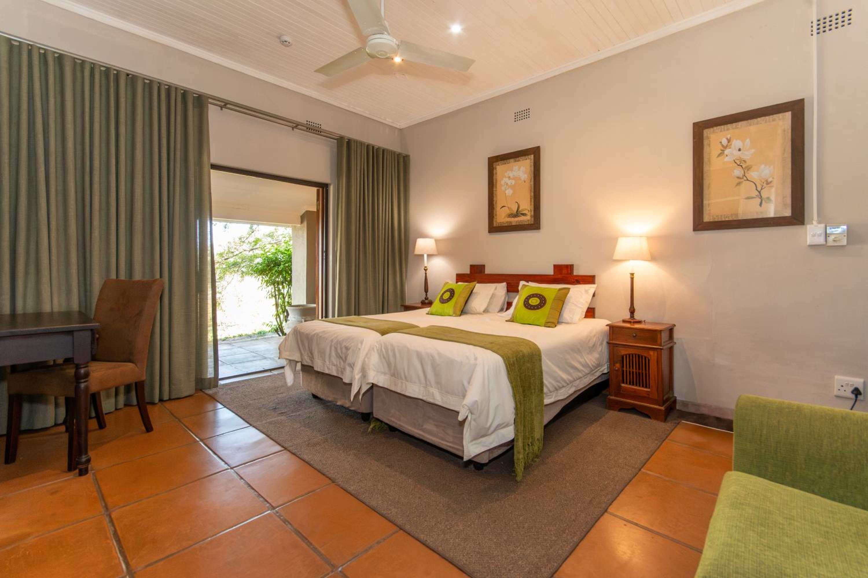 Standard Twin Room