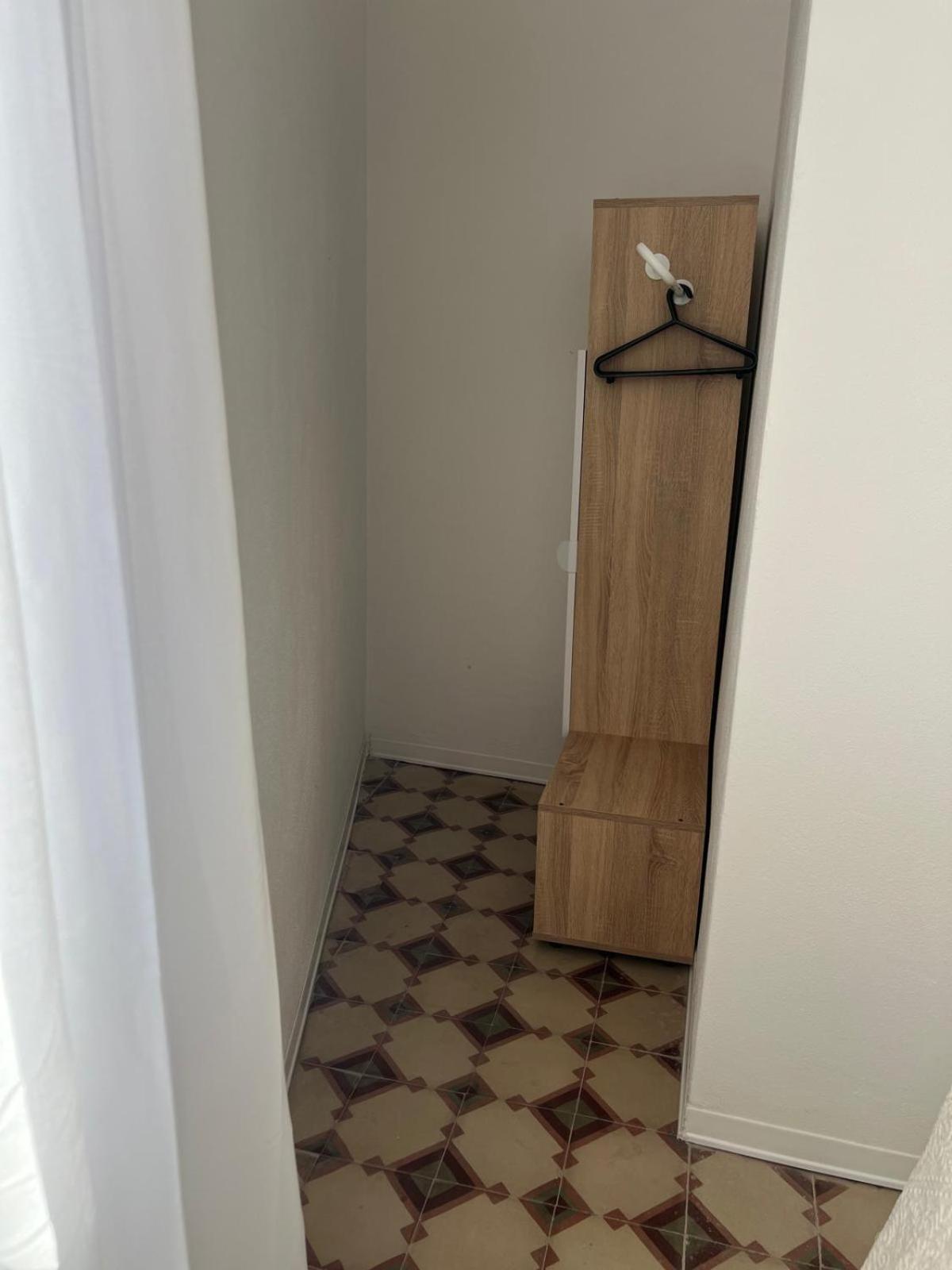 Single Room with Private Bathroom photo 2