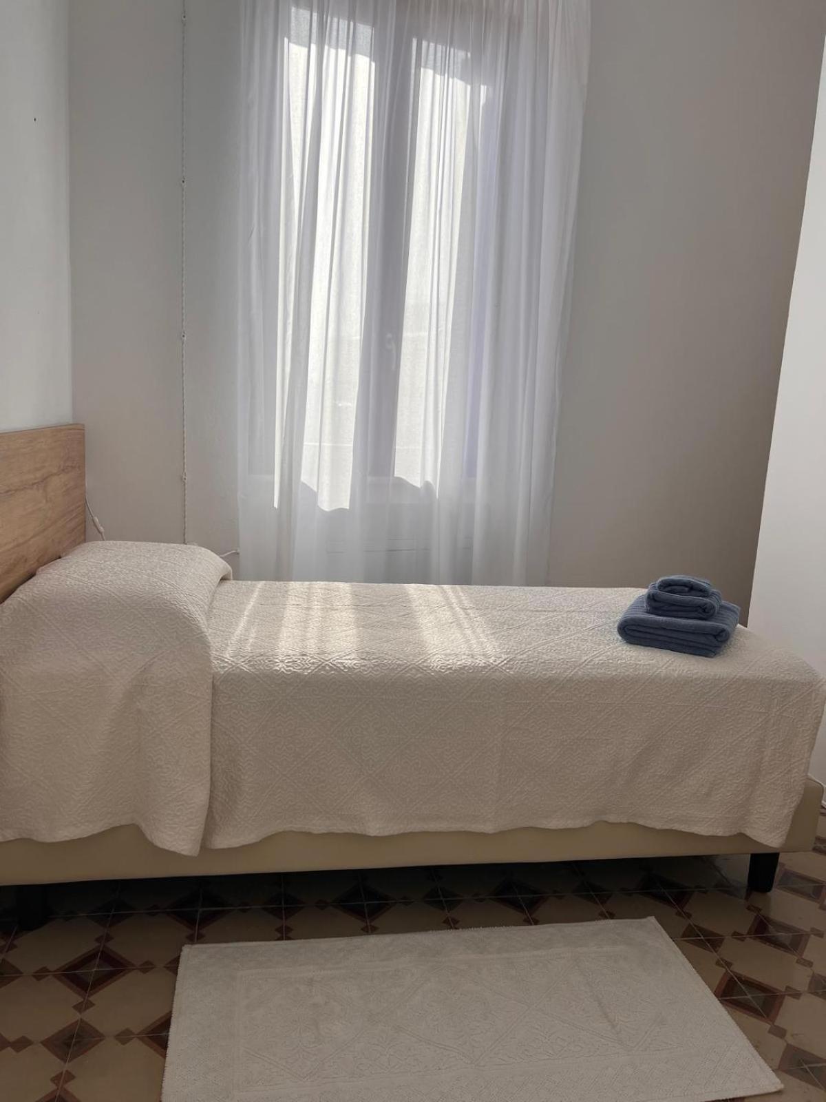 Single Room with Private Bathroom photo 3