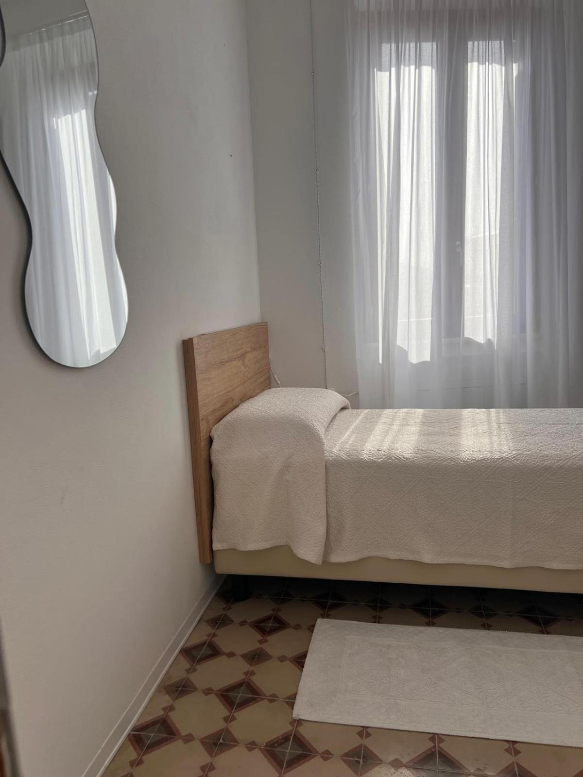 Single Room with Private Bathroom photo 1