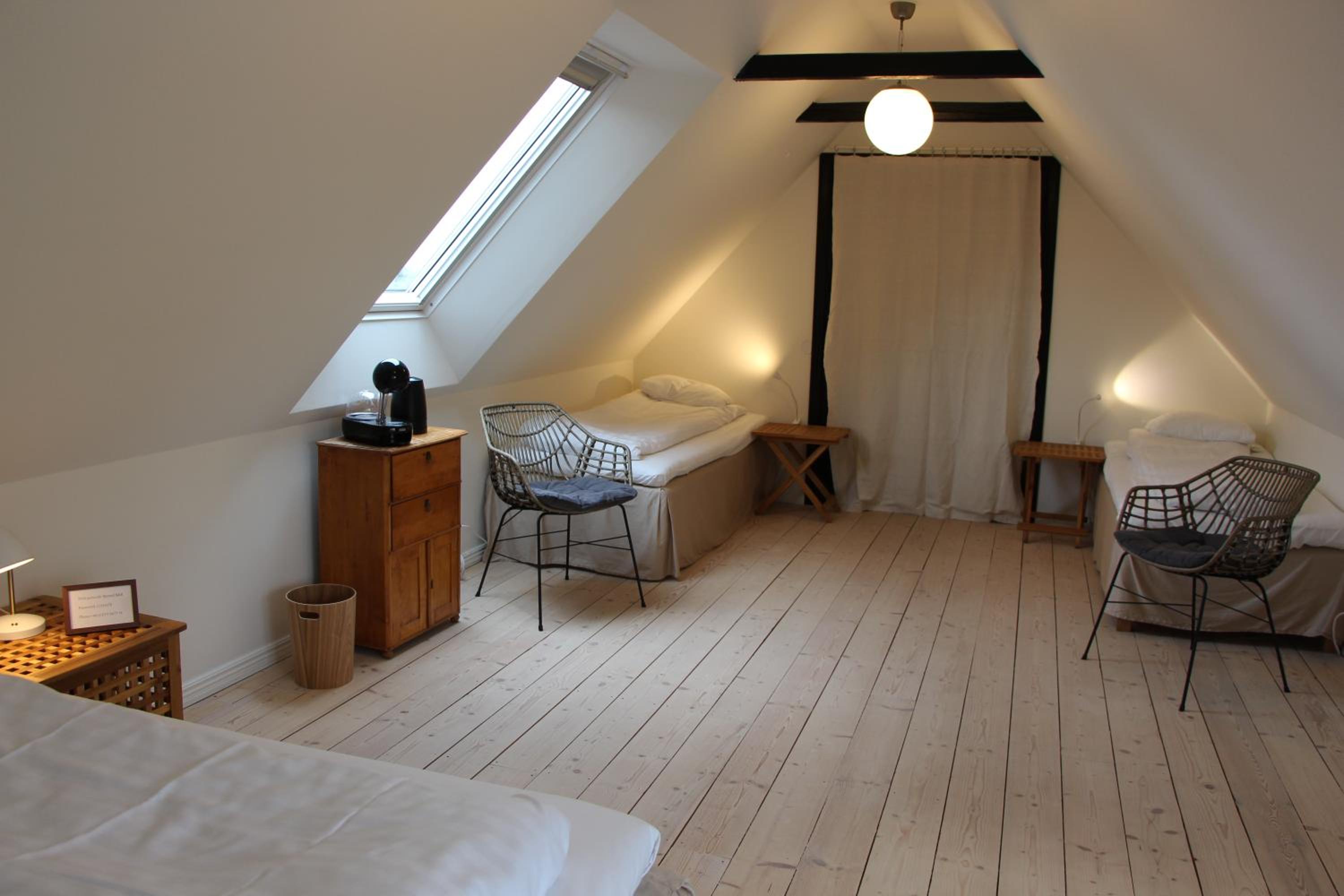 Deluxe Quadruple Room - Photo 8
