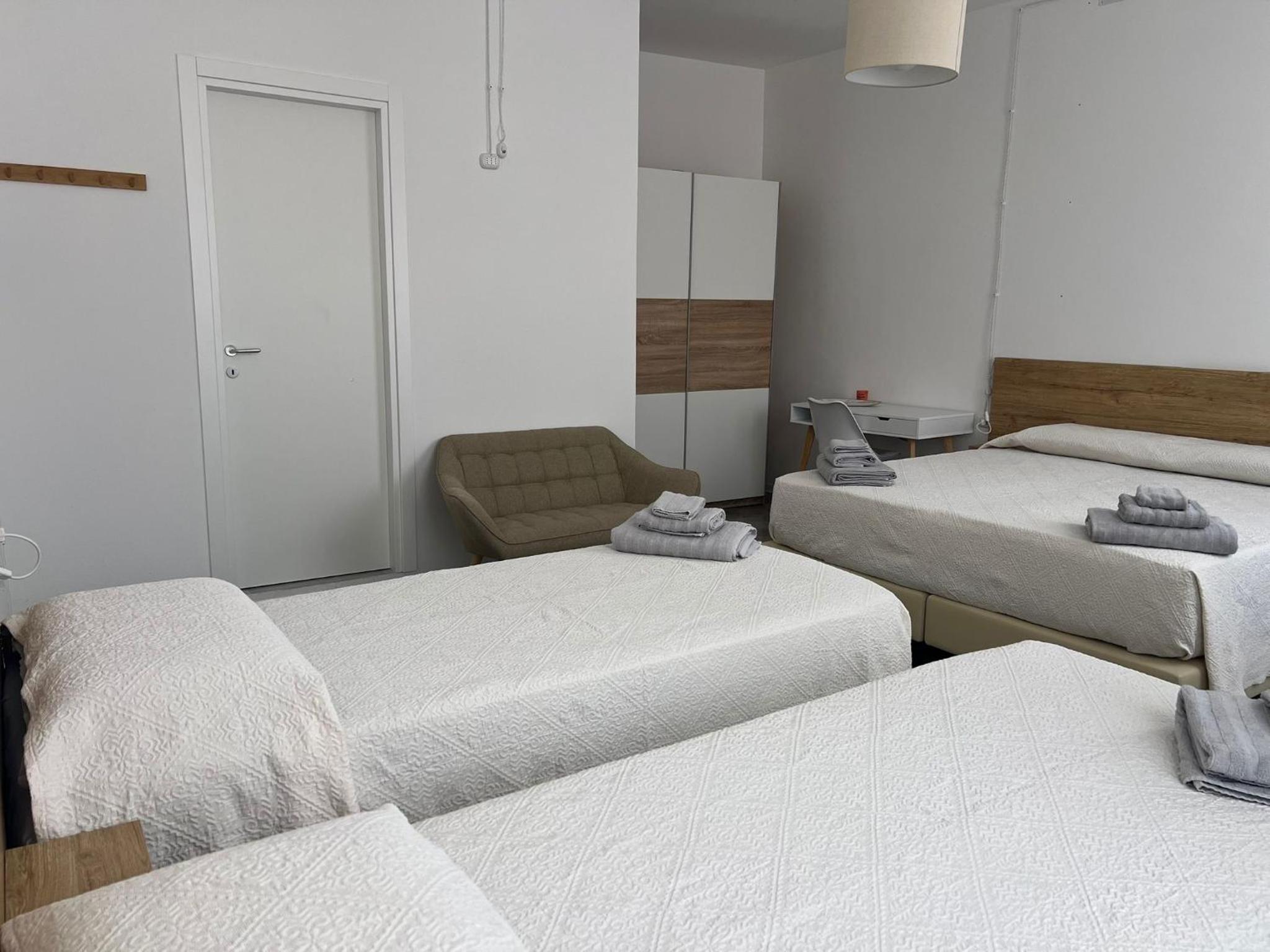 Quadruple Room with Private Bathroom photo 2