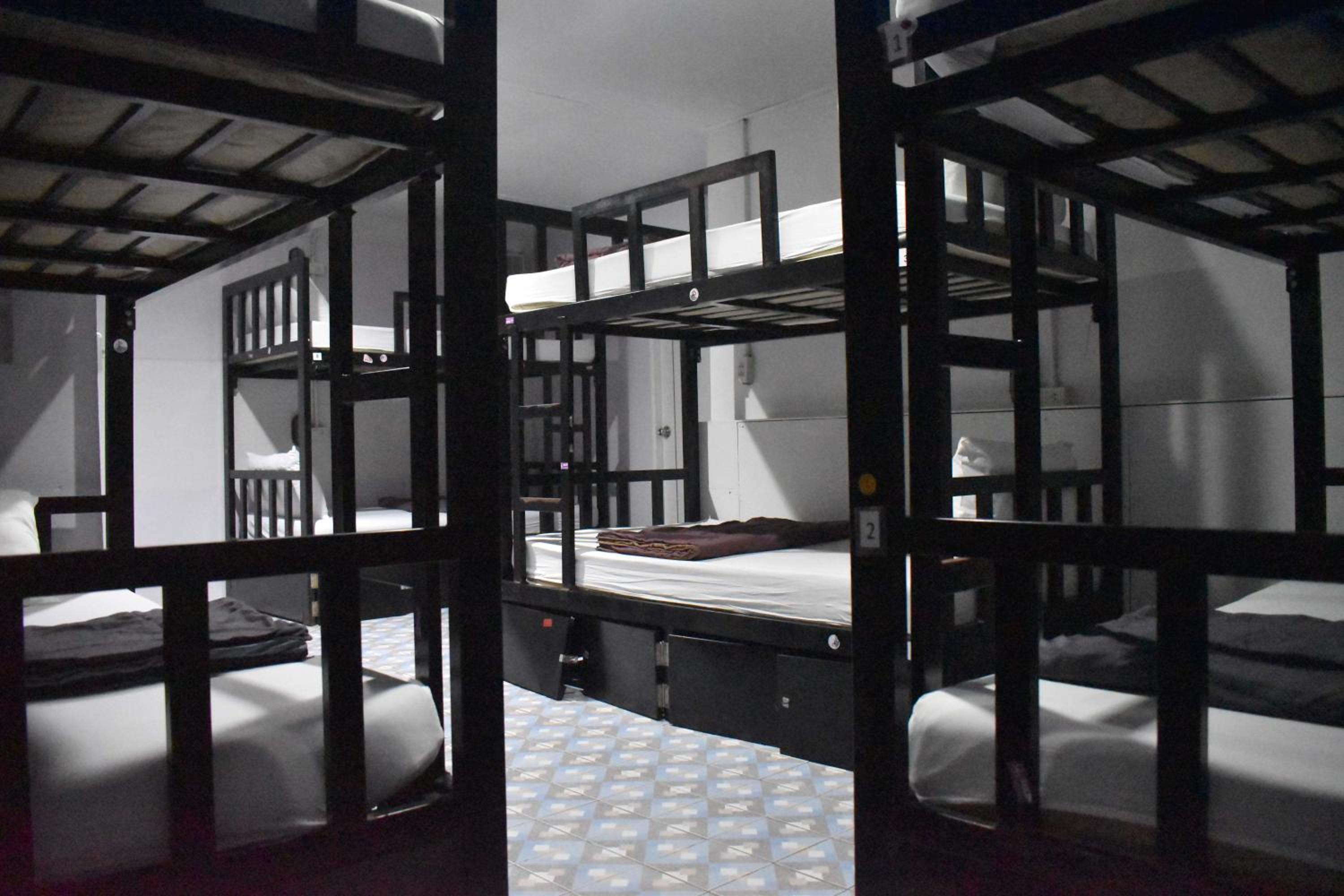 10-Bed Mixed Dormitory Room photo 3