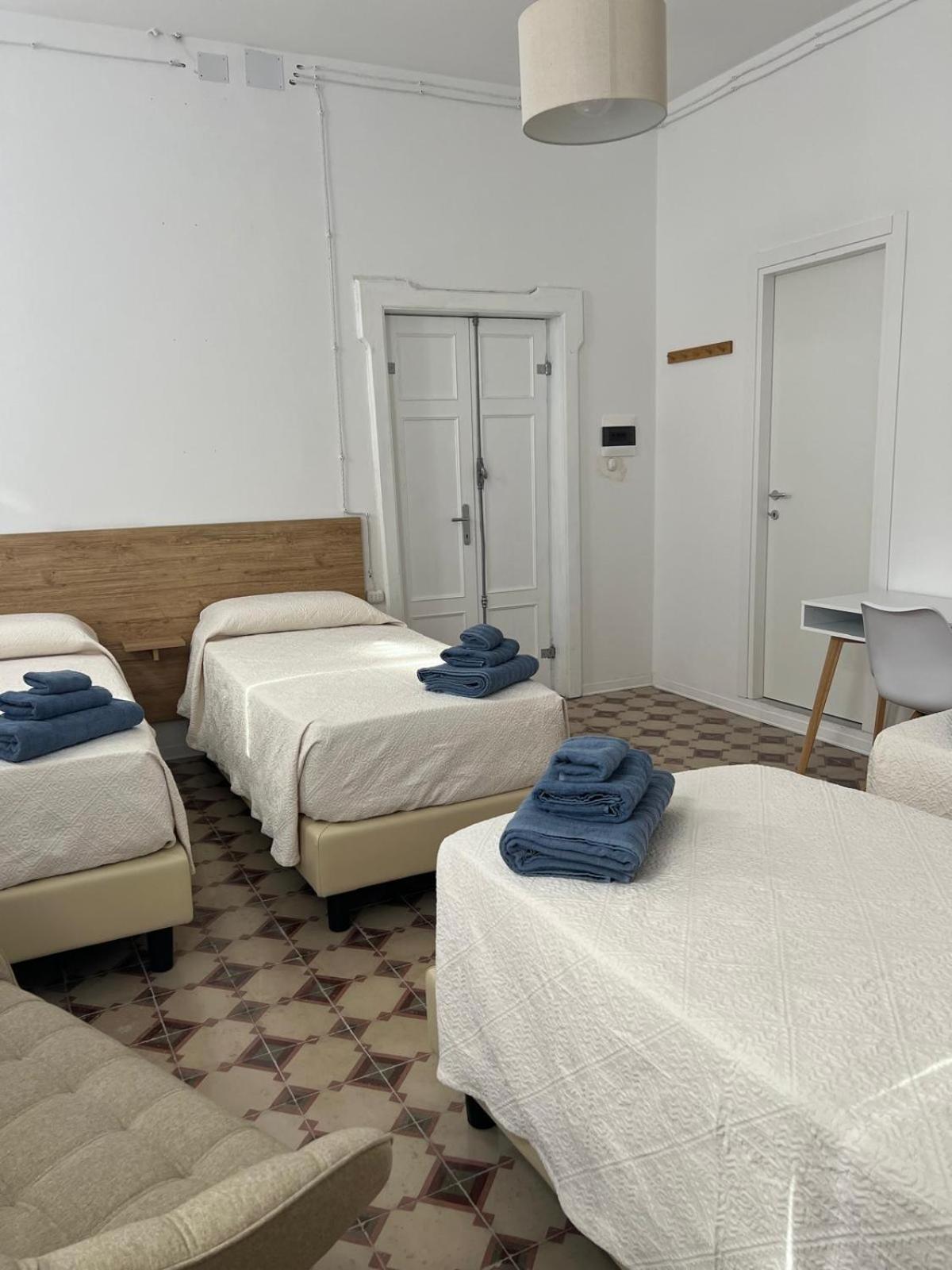 Quadruple Room with Private Bathroom photo 2