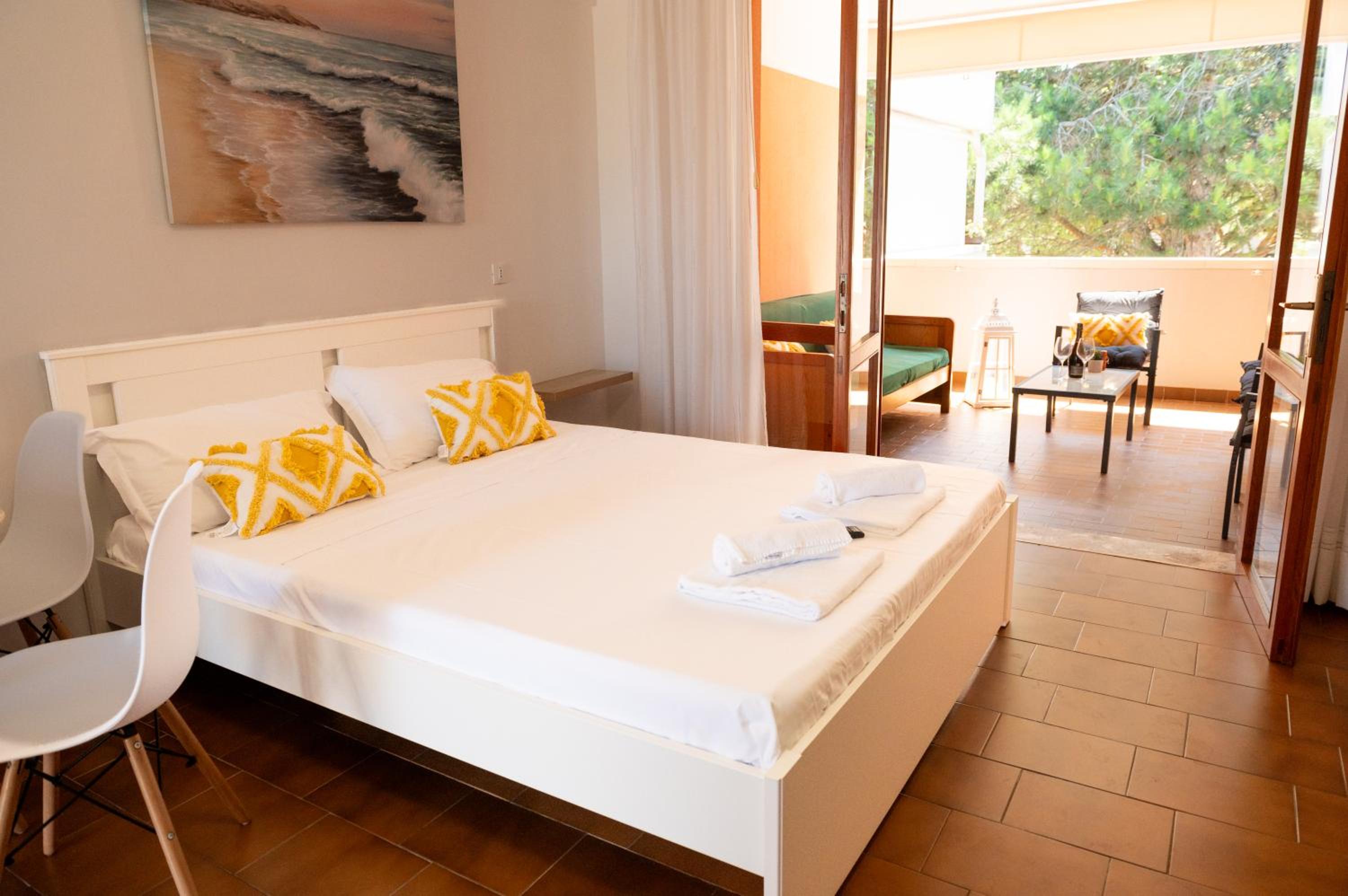 Studio Apartment with One Double Bed
