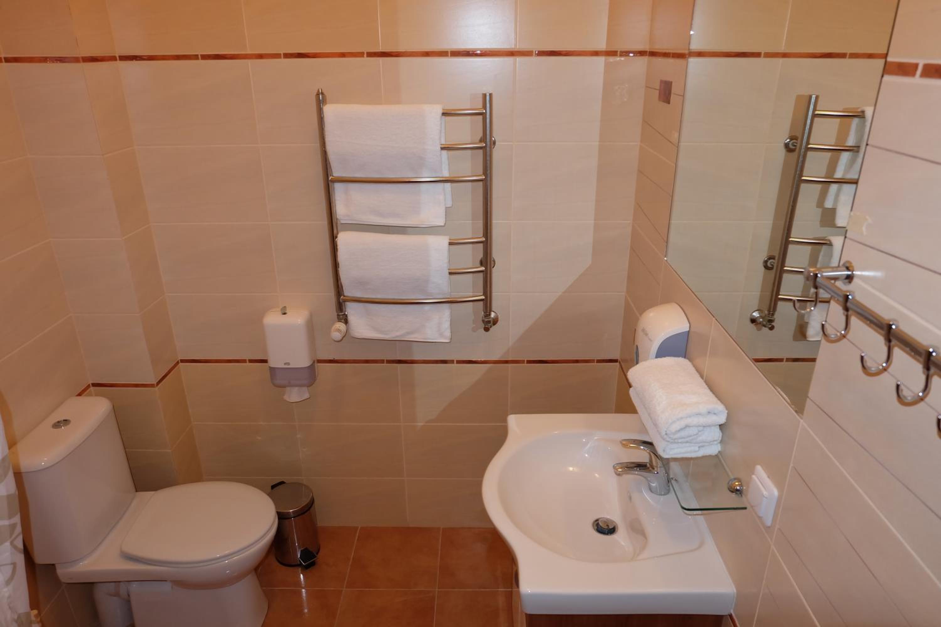 Double or Twin Room - Photo 10